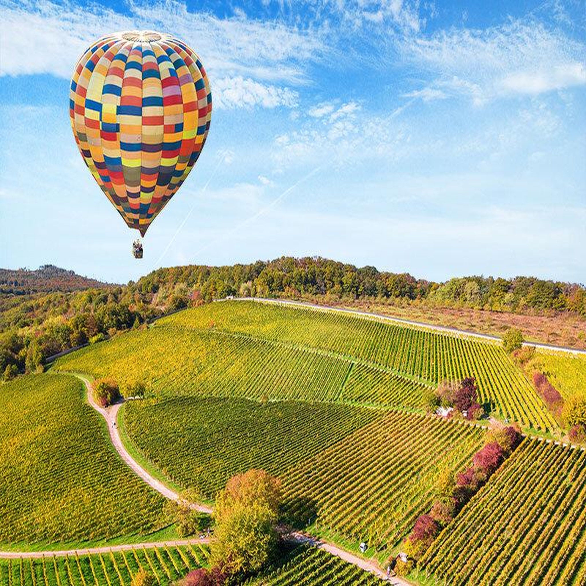 Voir la diapositive 2 : Smartbox Vol en montgolfière pour 2 au-dessus des vignobles de quincy - coffret cadeau sport & aventure