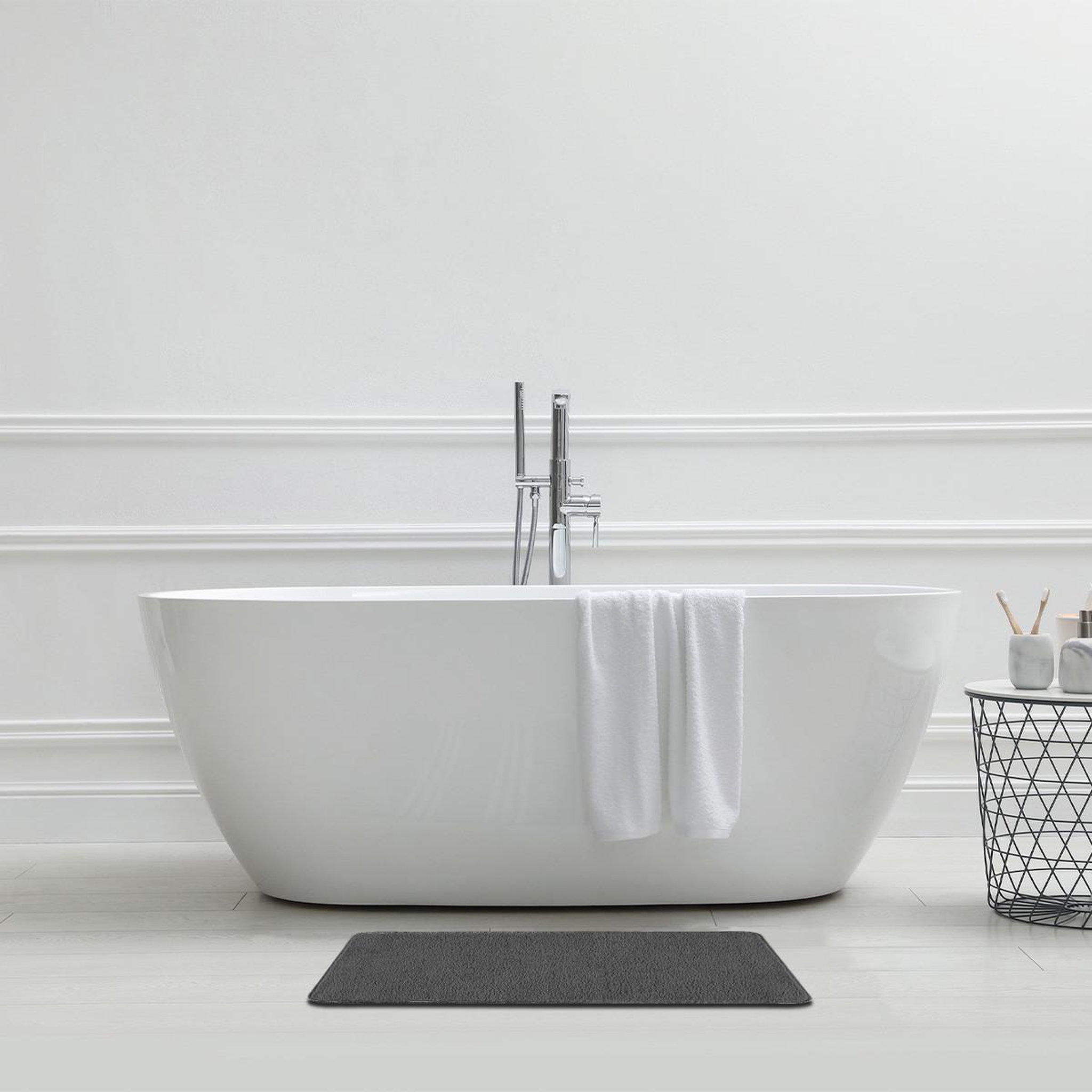 Voir la diapositive 2 : GUY LEVASSEUR Tapis de bain uni 50x80 en polyester 50x80cm