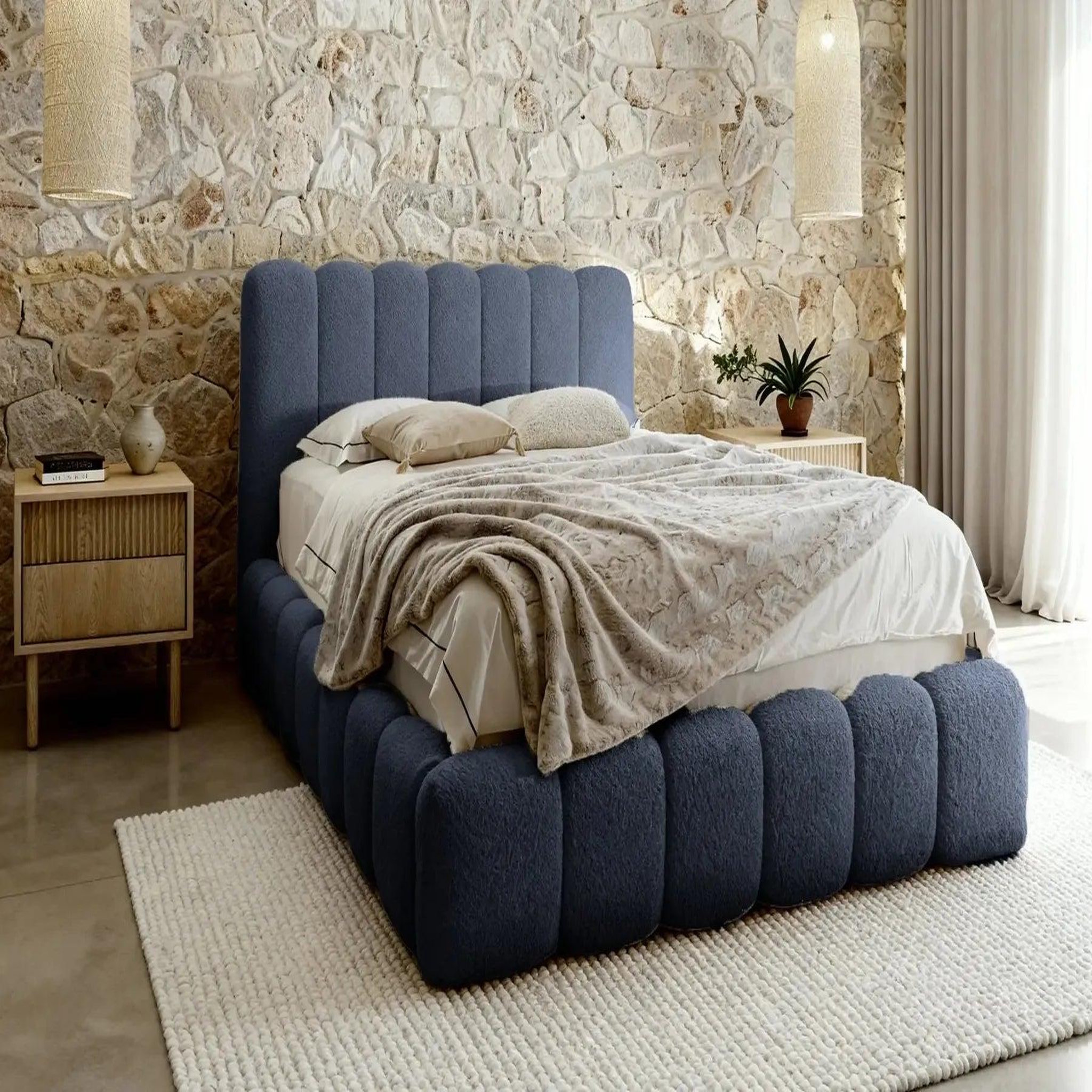 Voir la diapositive 4 : CASANOVA PARIS Garance - lit coffre tissu chenille