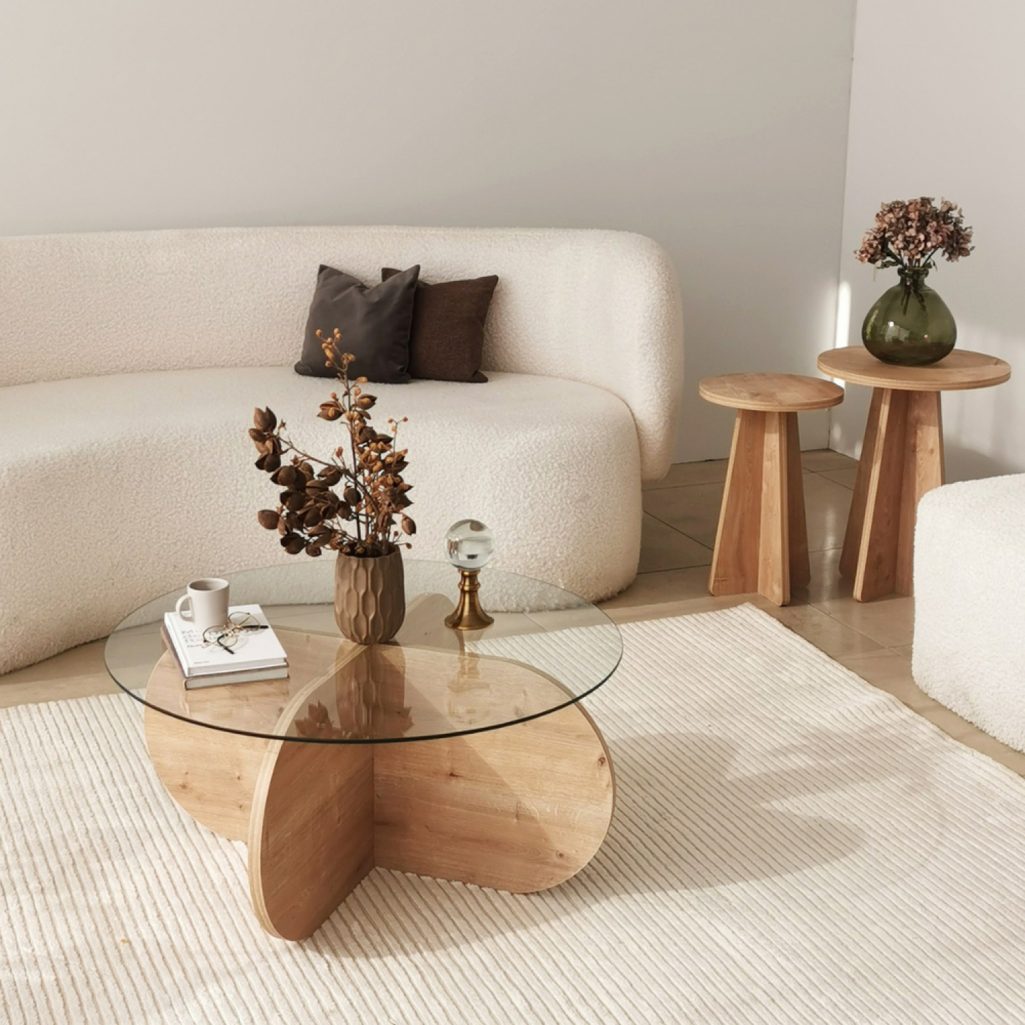 Voir la diapositive 5 : CONCEPT USINE Table basse en bois et plateau en verre ribe