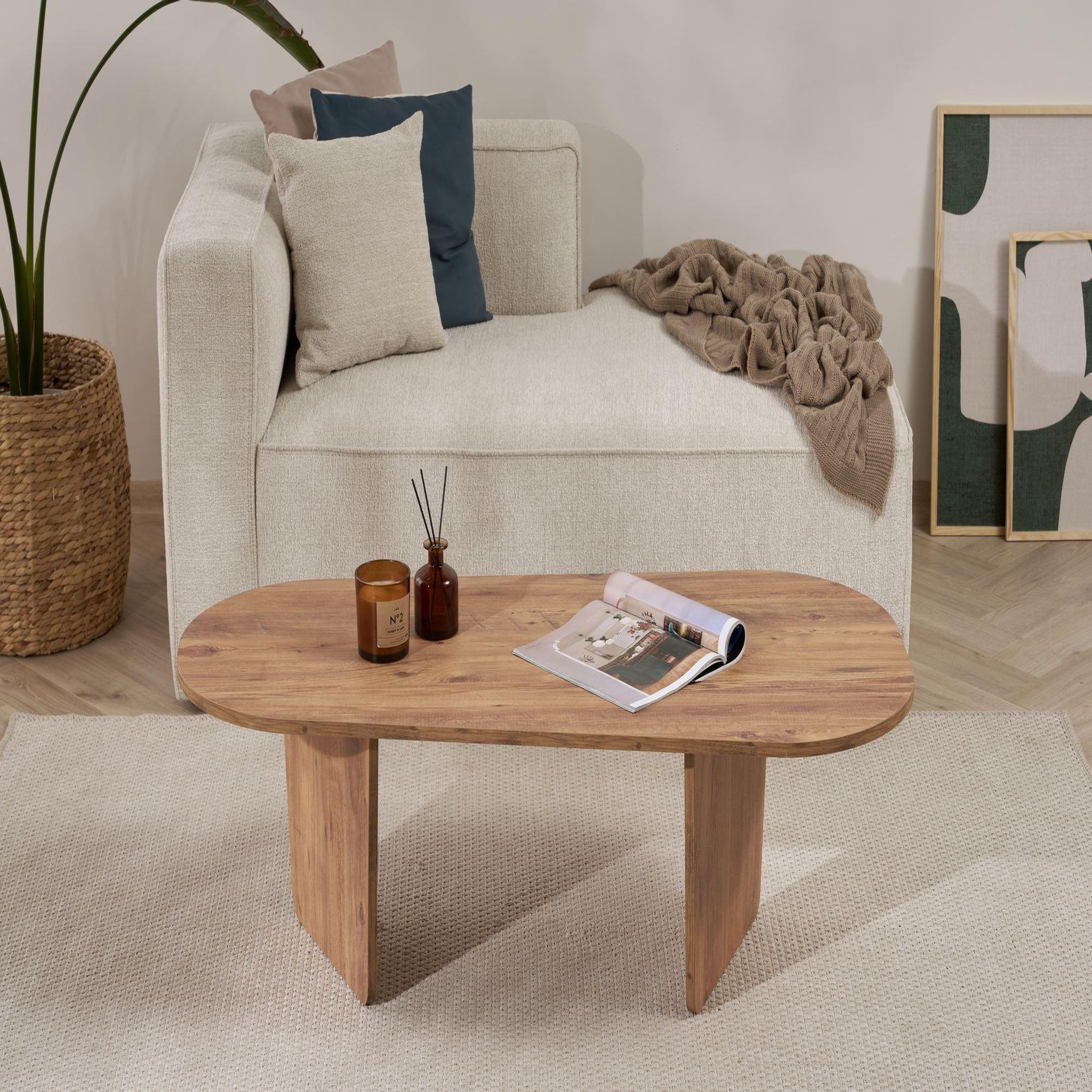 Voir la diapositive 2 : Habitat et Jardin Table basse en bois  ovalis  - 130 x 65 x 40 cm - pin atlantique