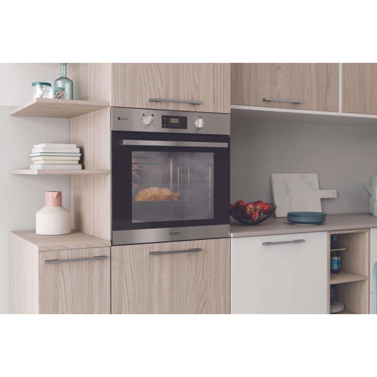 Indesit Four encastrable fonction vapeur IFWS6540CIX