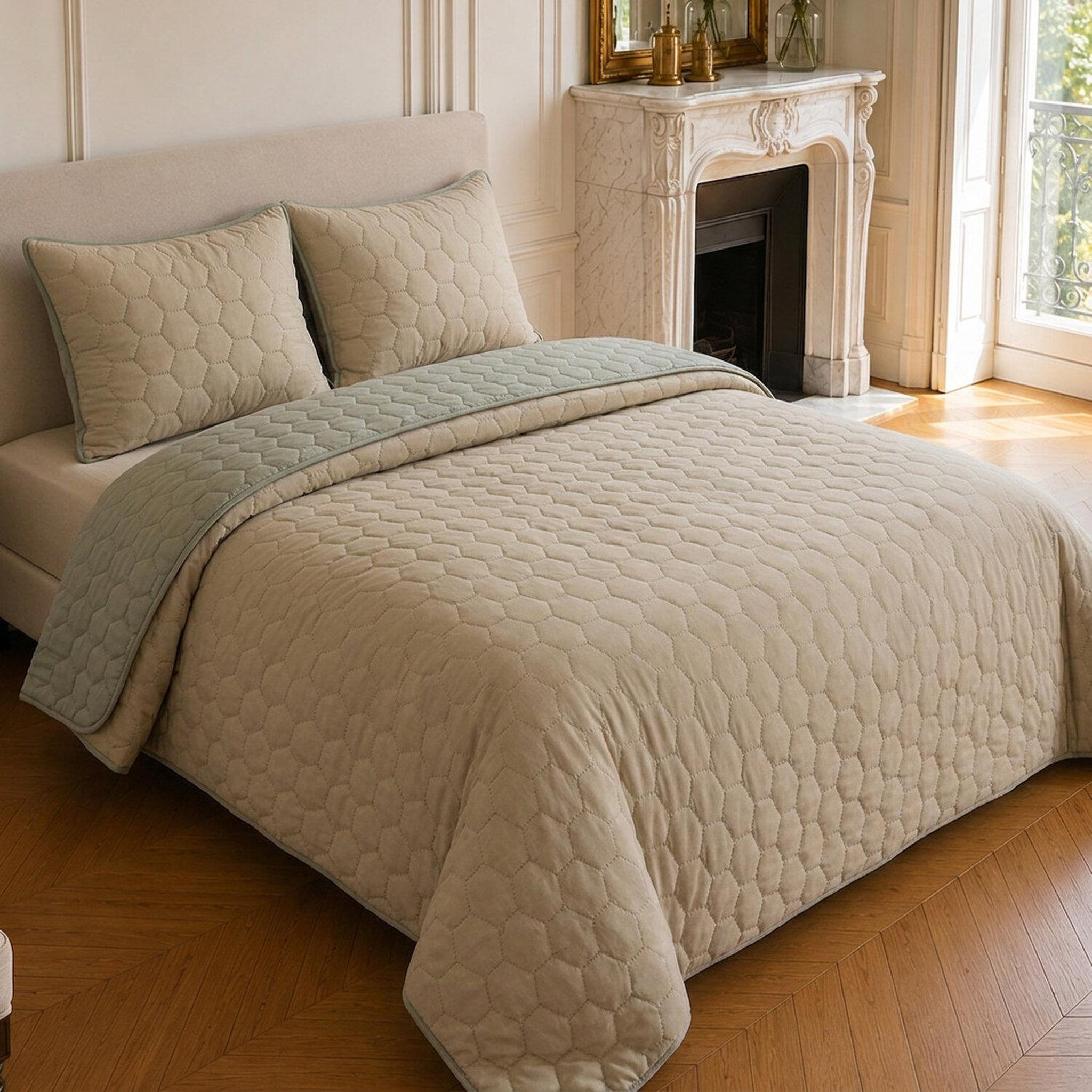 Voir la diapositive 2 : Home collection Couvre-lit matelassé réversible