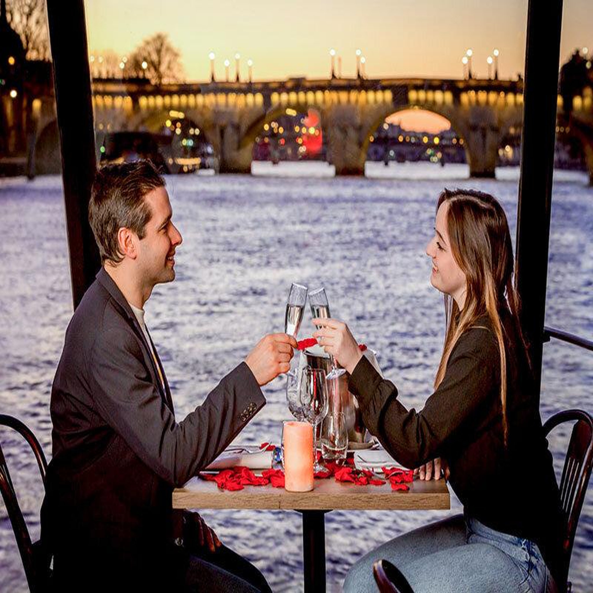 Voir la diapositive 4 : Smartbox Croisière sur la seine à paris avec dîner et champagne pour 2 - coffret cadeau gastronomie