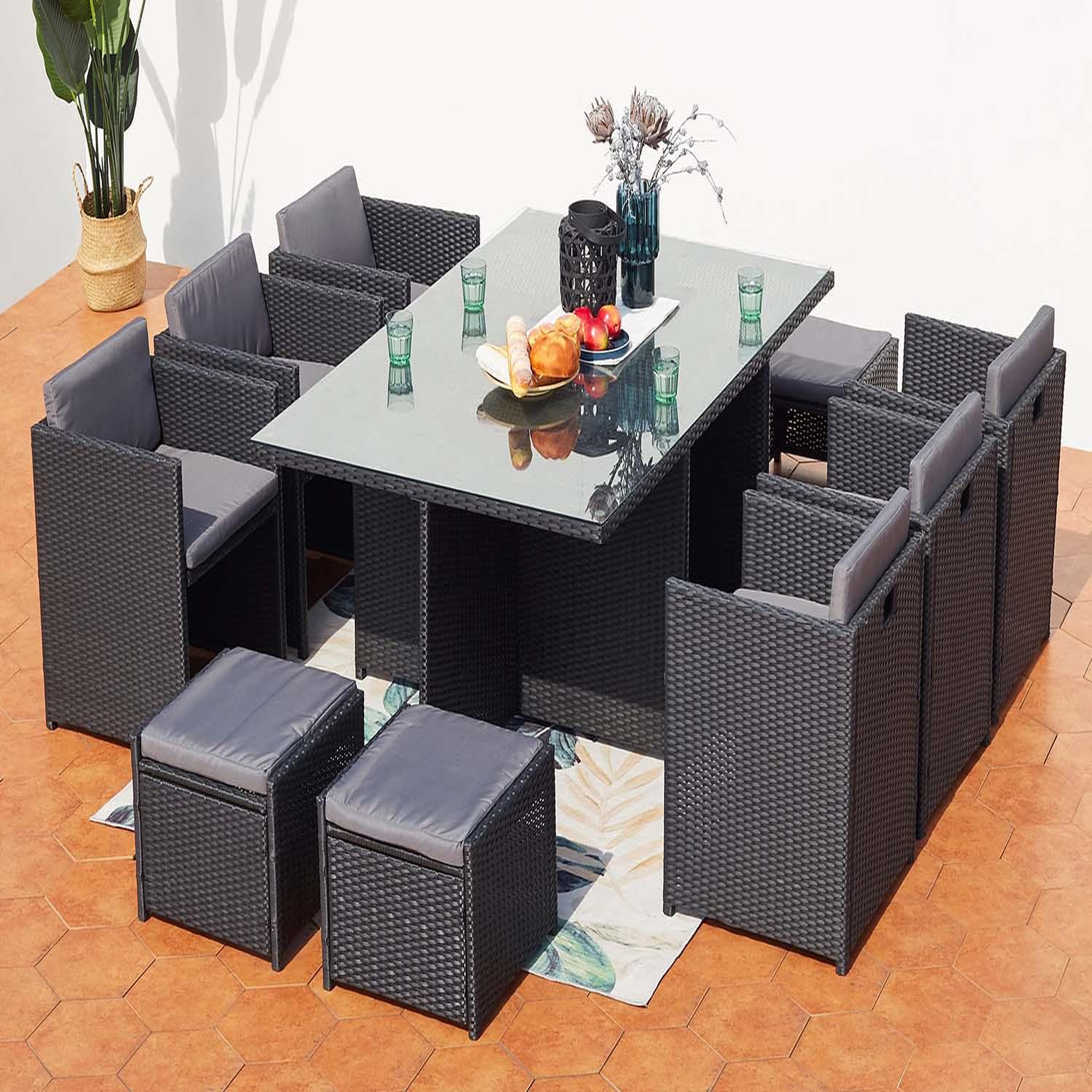 Voir la diapositive 2 : CONCEPT USINE Table et chaises 10 places encastrables en résine noir-gris MIAMI