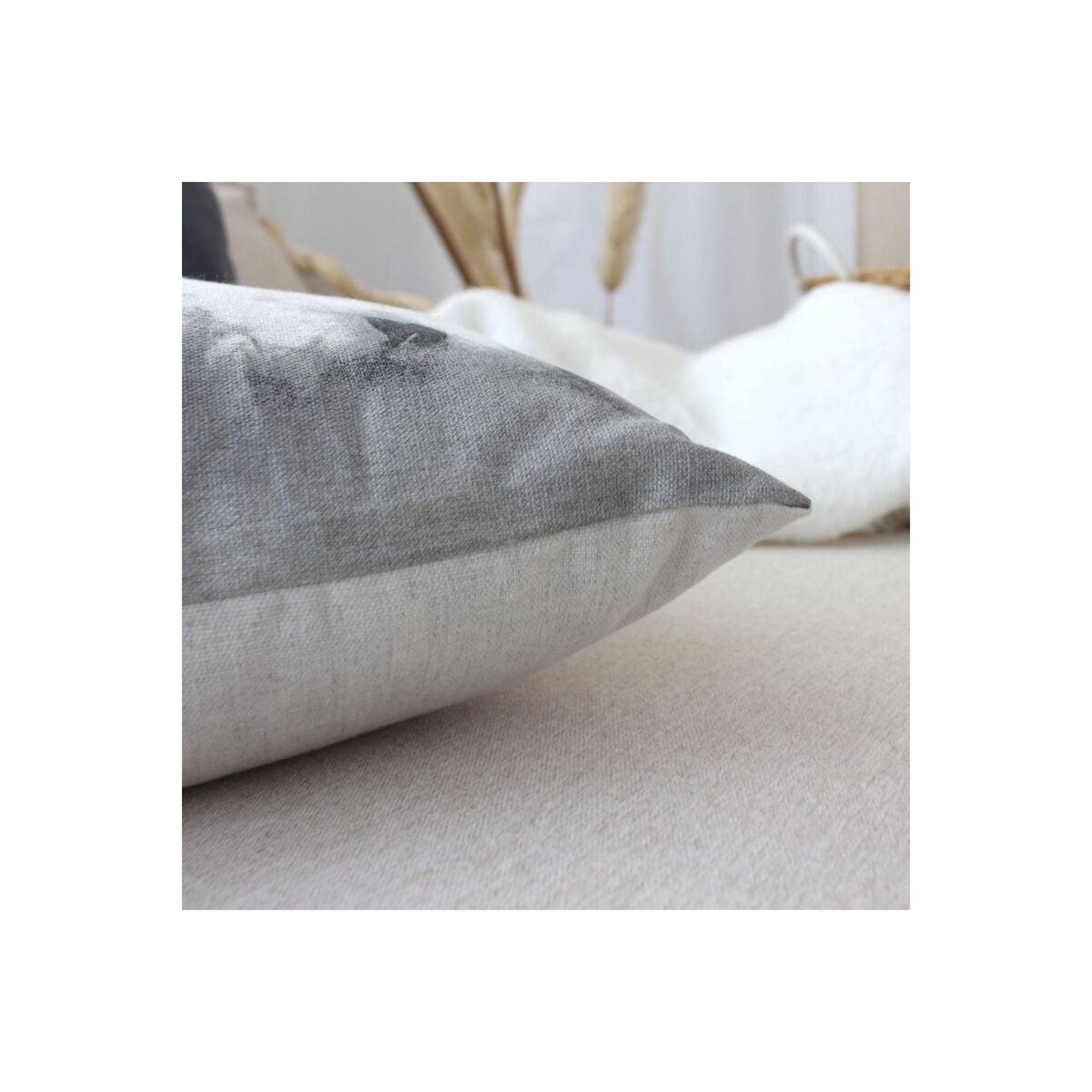 Voir la diapositive 2 : ENJOY HOME Coussin déco chiens  vickie  30x50cm noir