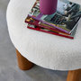 Voir la diapositive 3 : SWEEEK Tabouret pouf. pieds en bois d'hévéa et tissu bouclette. blanc