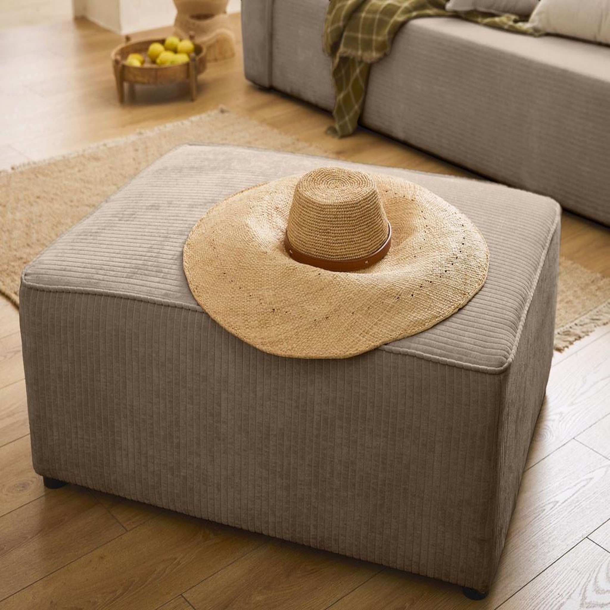 Voir la diapositive 2 : BEST MOBILIER Topaze - pouf - en velours côtelé plat