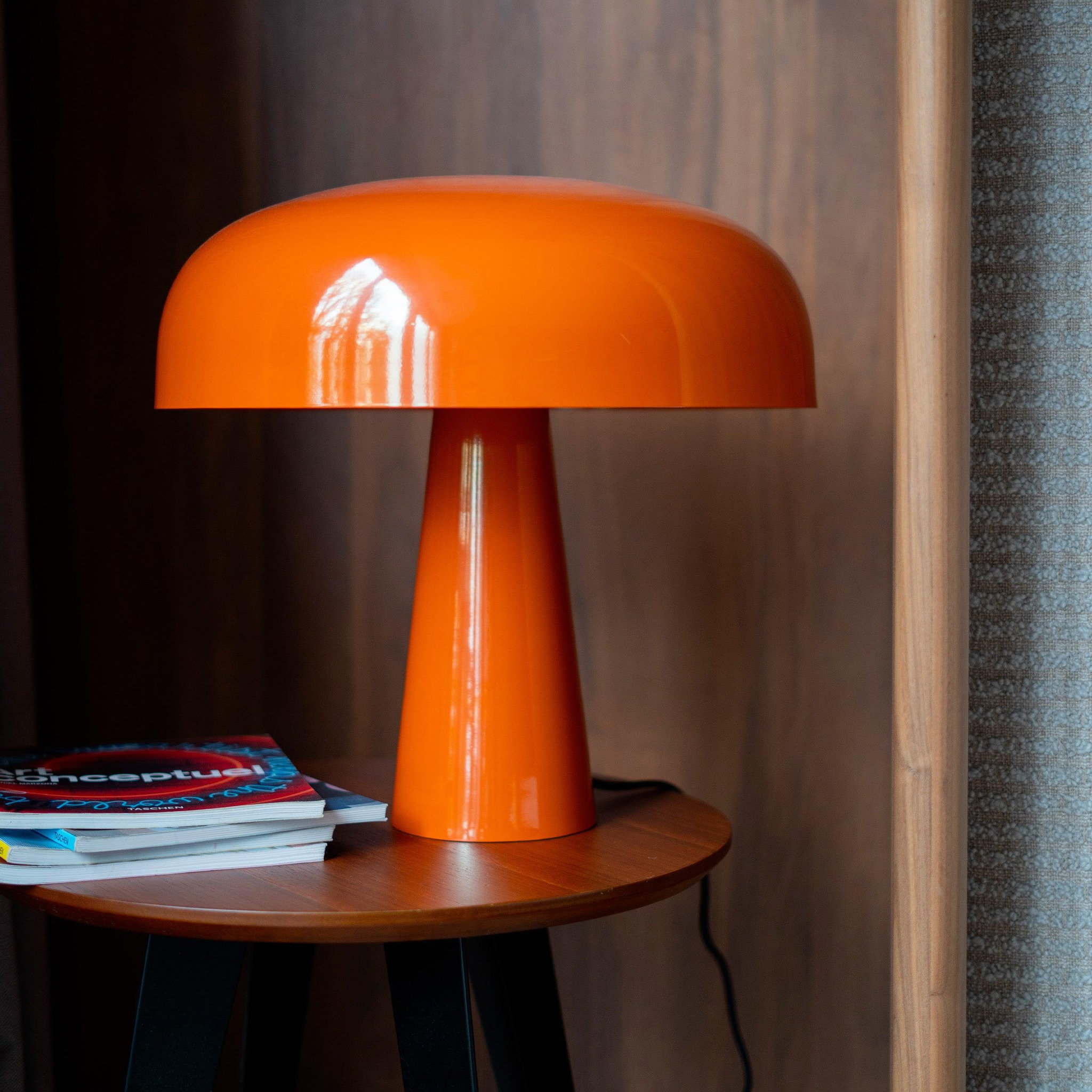 Voir la diapositive 5 : MAISON PAVANE Lampe à poser en métal orange finition brillante-Livia