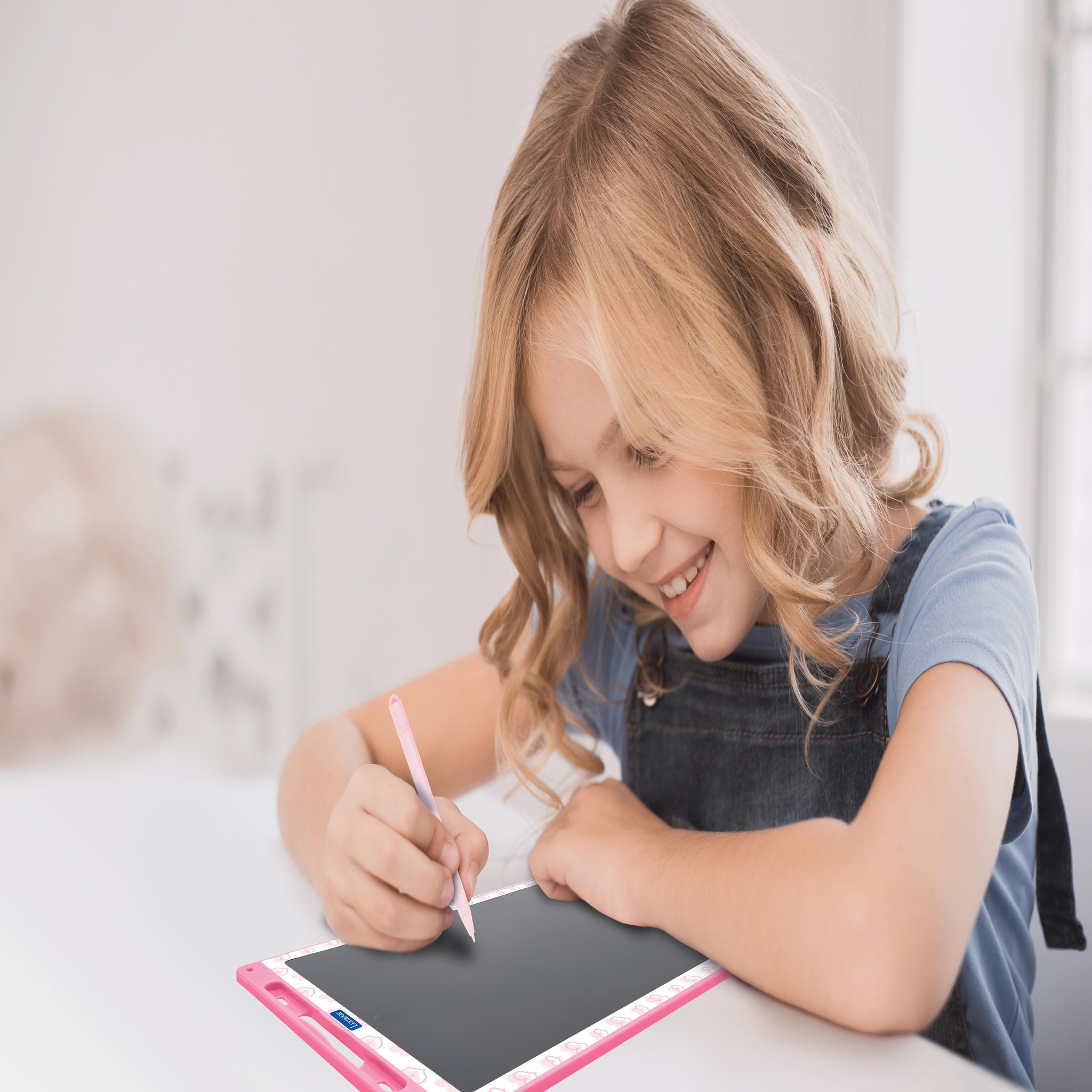 Voir la diapositive 5 : Lexibook Tablette à Dessins électronique multicolore Hello Kitty
