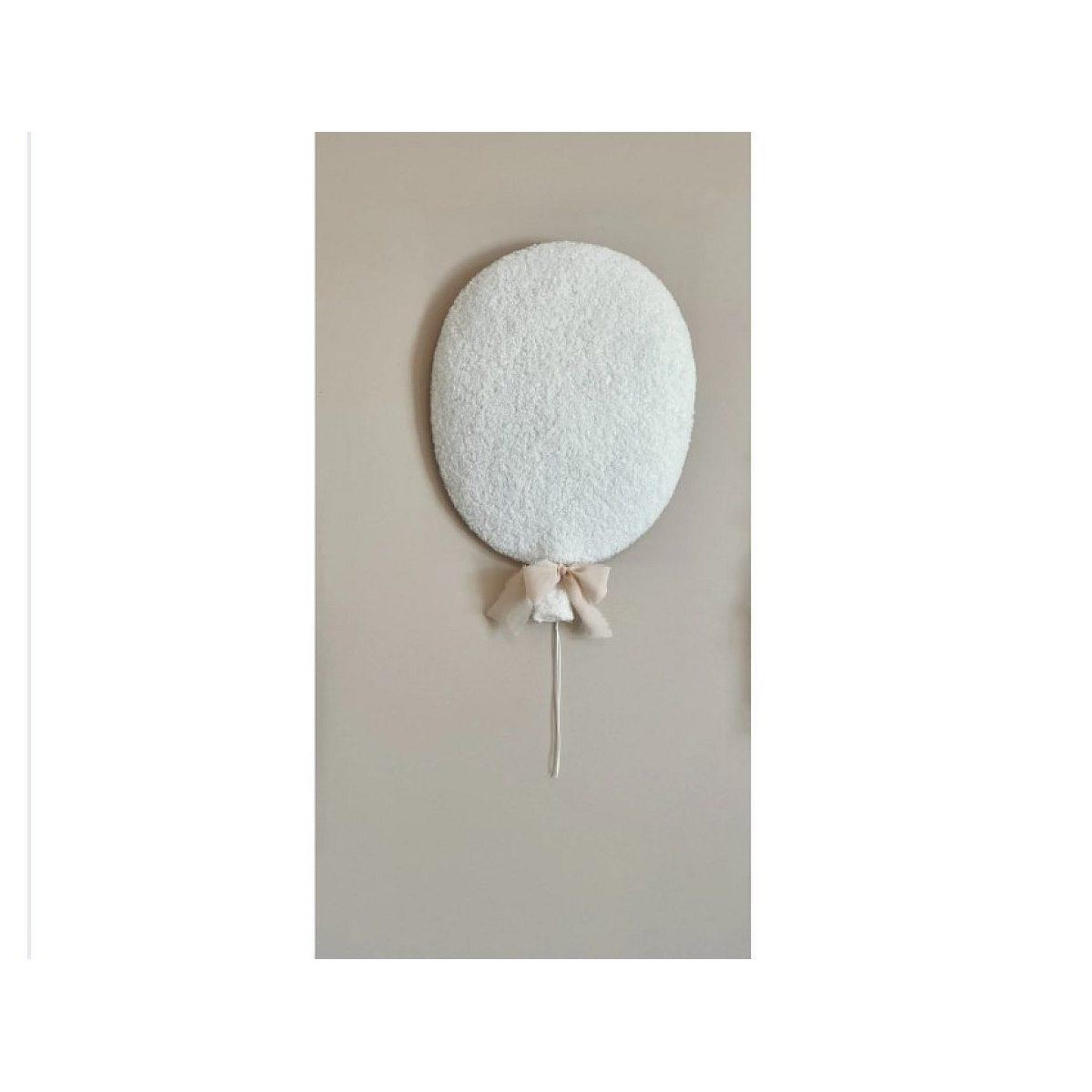 Voir la diapositive 2 : LITTLE LOUA Décoration murale ballon bouclé blanc sans led