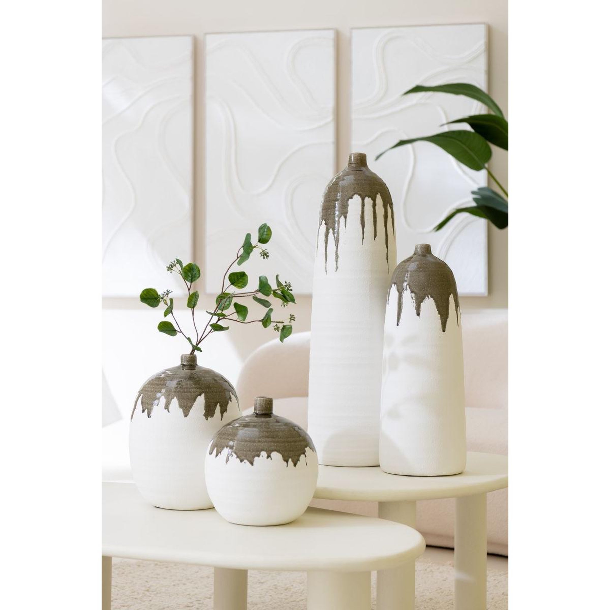 Voir la diapositive 5 : J-LINE Vase bouteille en argile  olea  67cm blanc & vert