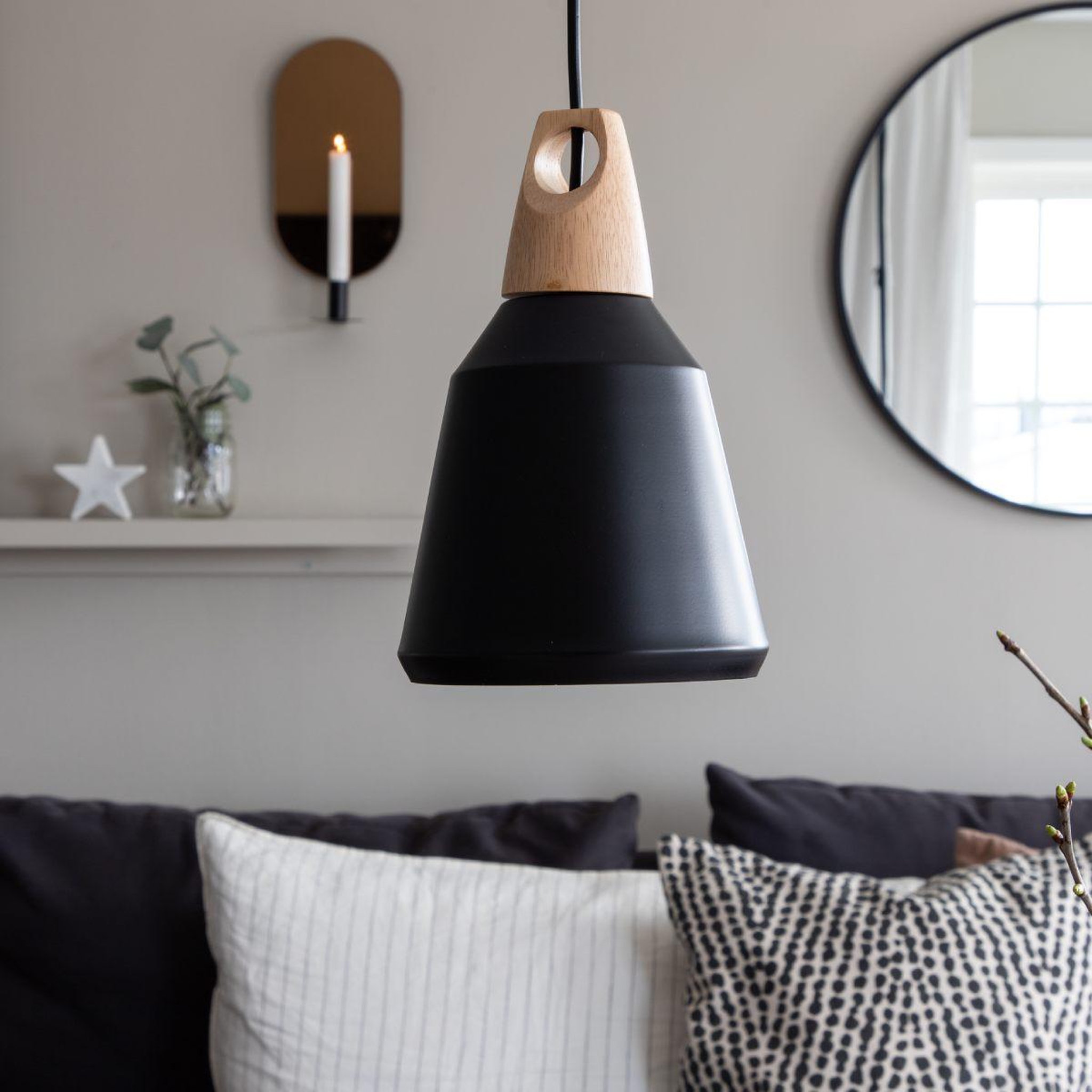 Voir la diapositive 6 : Paris Prix Lampe suspension  nao  24cm noir