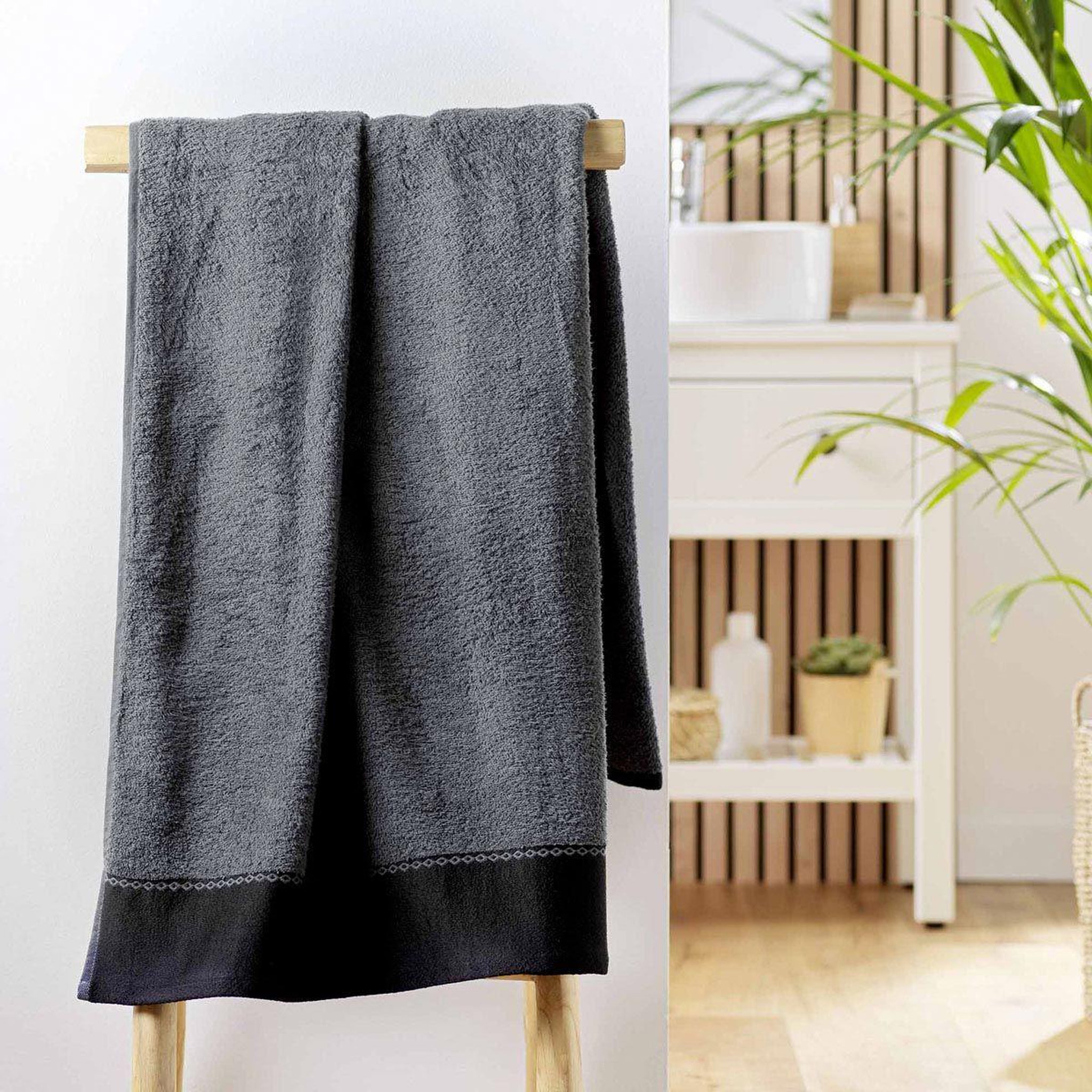 Voir la diapositive 3 : Douceur d'Intérieur Drap de bain  majesty  90x150cm anthracite