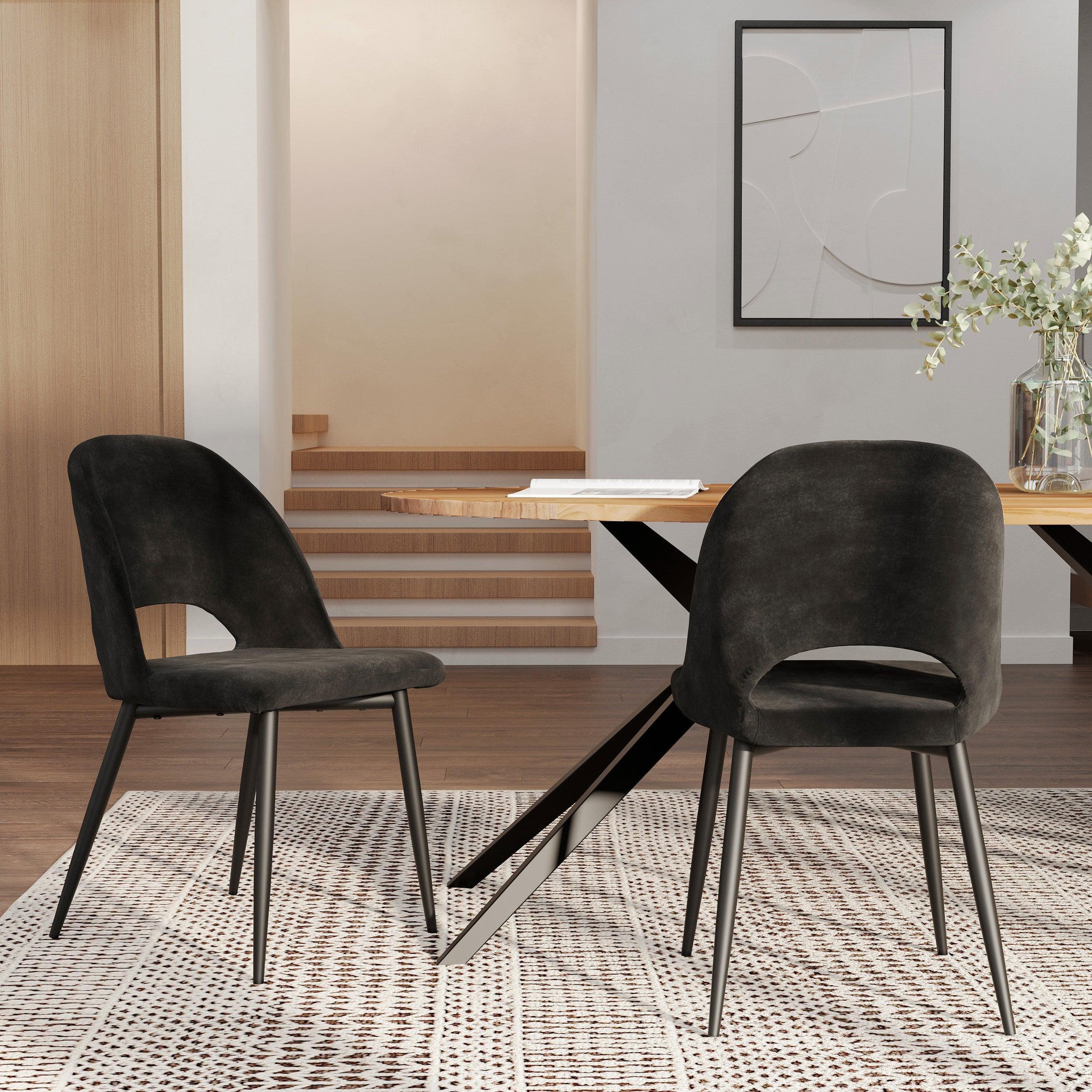 Voir la diapositive 2 : MAISON PAVANE Lot de 2 chaises noires en velours et pieds en métal-pénélope