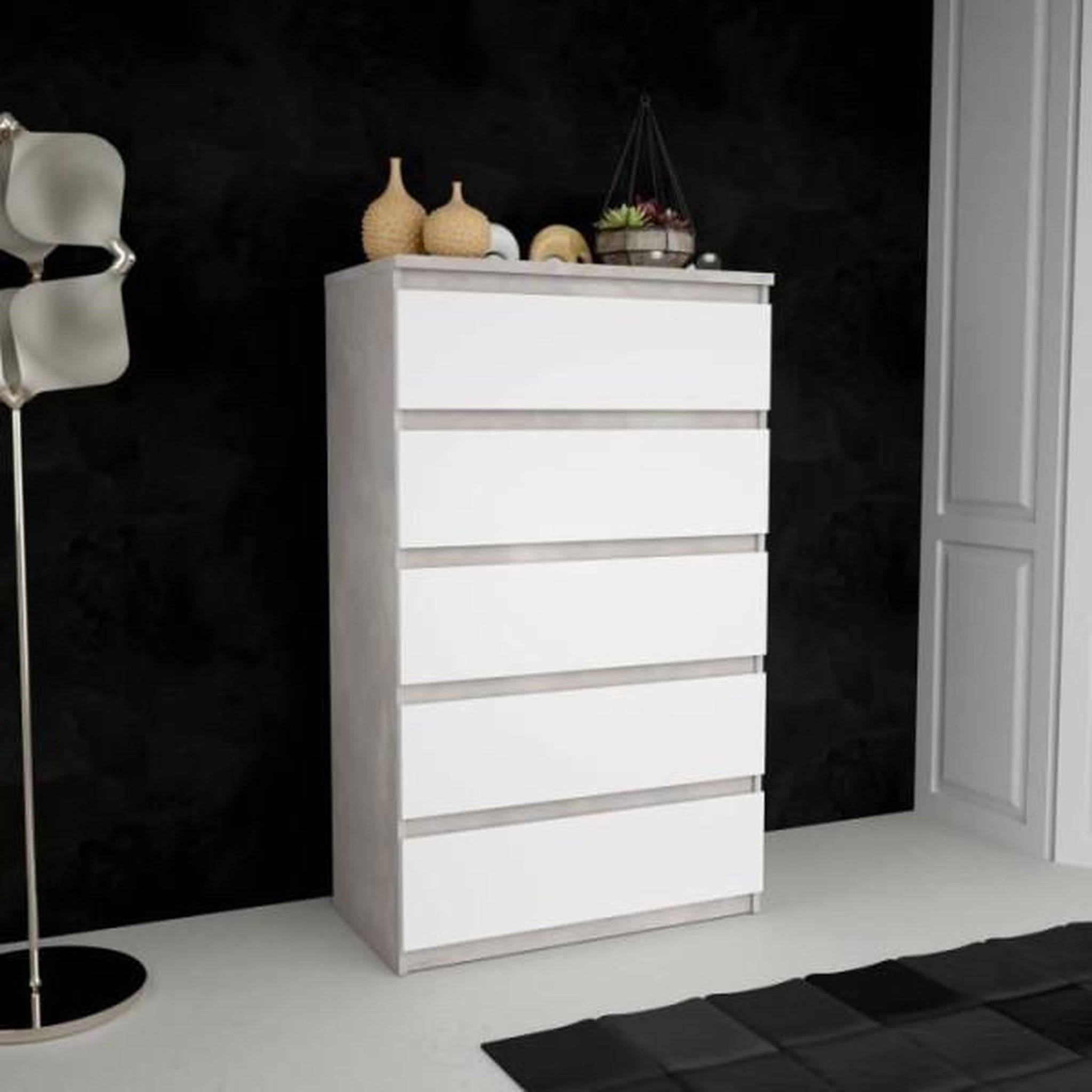 Voir la diapositive 2 : MARKET24 Commode CHELSEA 5 tiroirs - L 77,2 x P 42,2 x H 128,1 - Décor optique béton clair KILOX et blanc mat