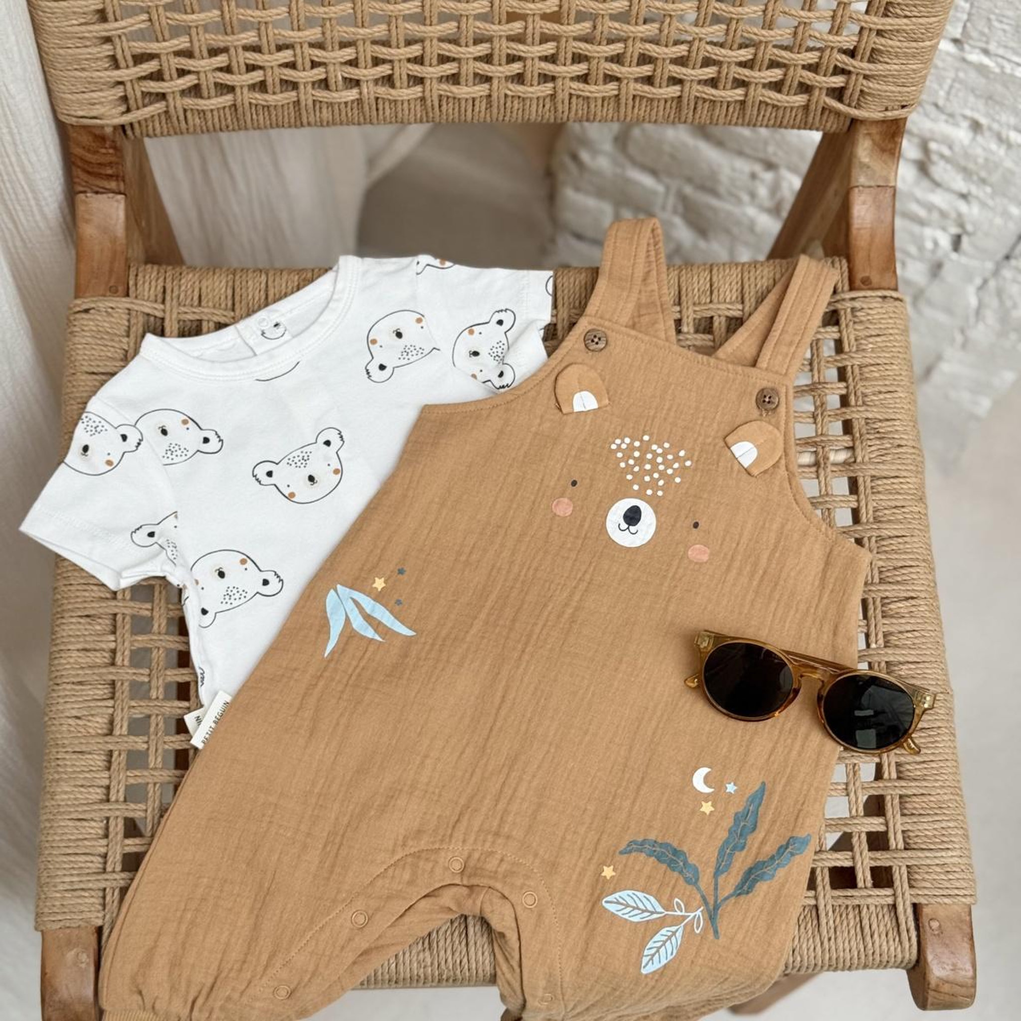 Voir la diapositive 6 : Petit Béguin Ensemble salopette bébé en coton gaufré et t-shirt mini rêve
