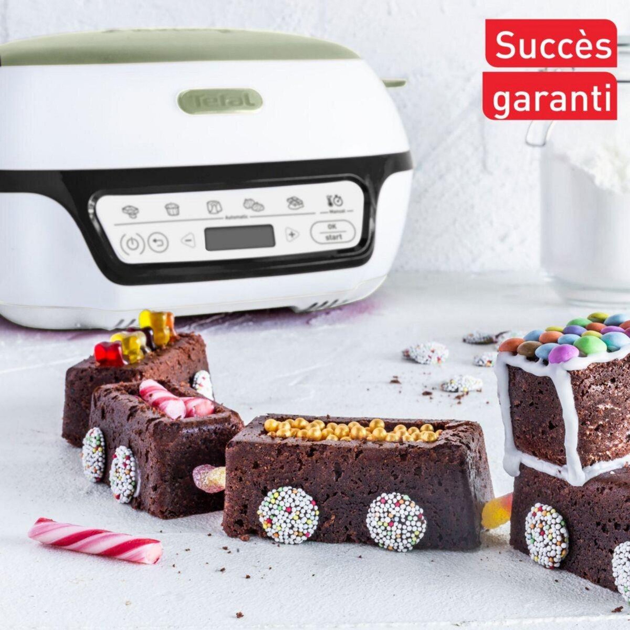 Voir la diapositive 2 : TEFAL Machine à gateaux 1100w vert - kd804310