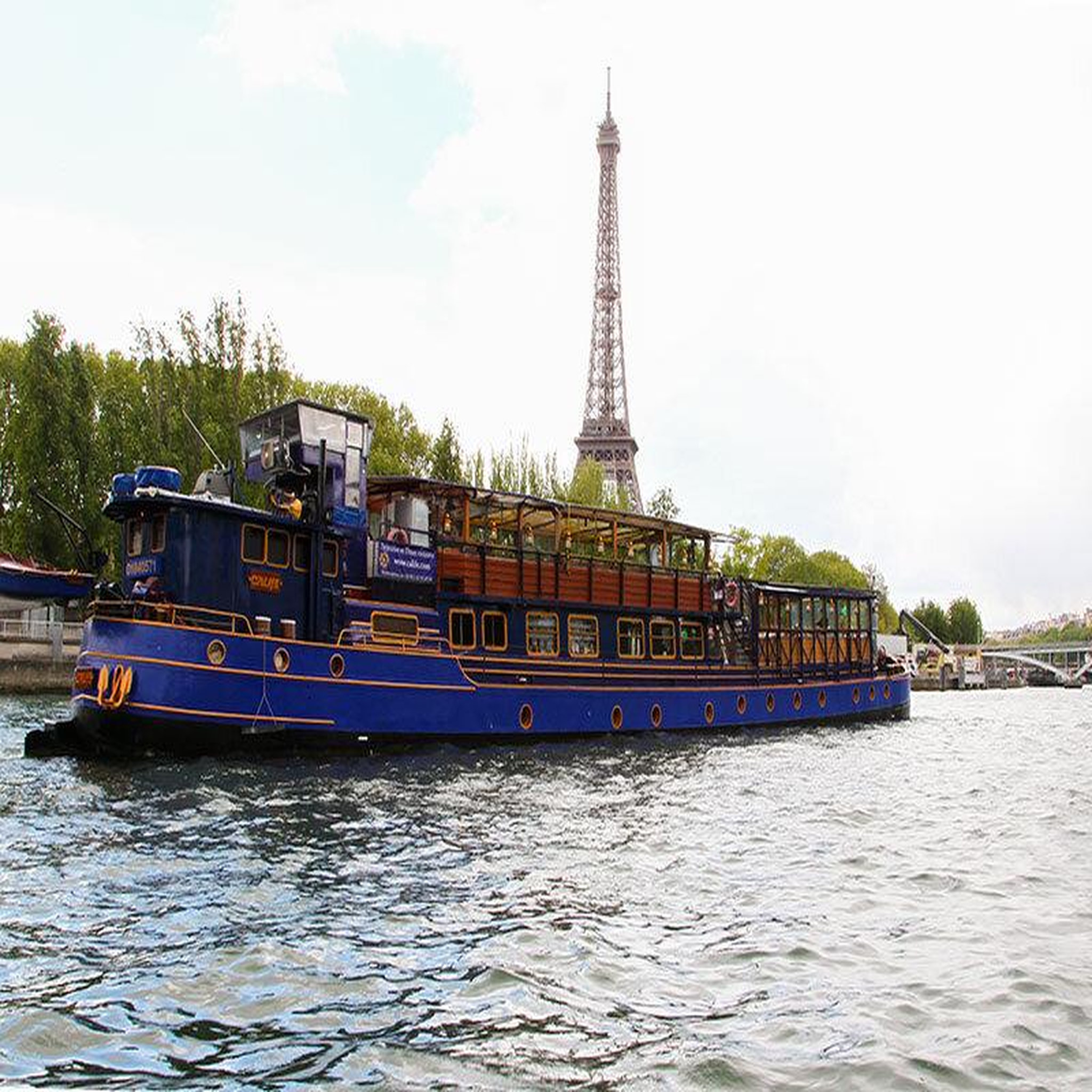 Voir la diapositive 4 : Smartbox Croisière de 2h sur la seine avec cocktail et déjeuner gastronomique - coffret cadeau gastronomie
