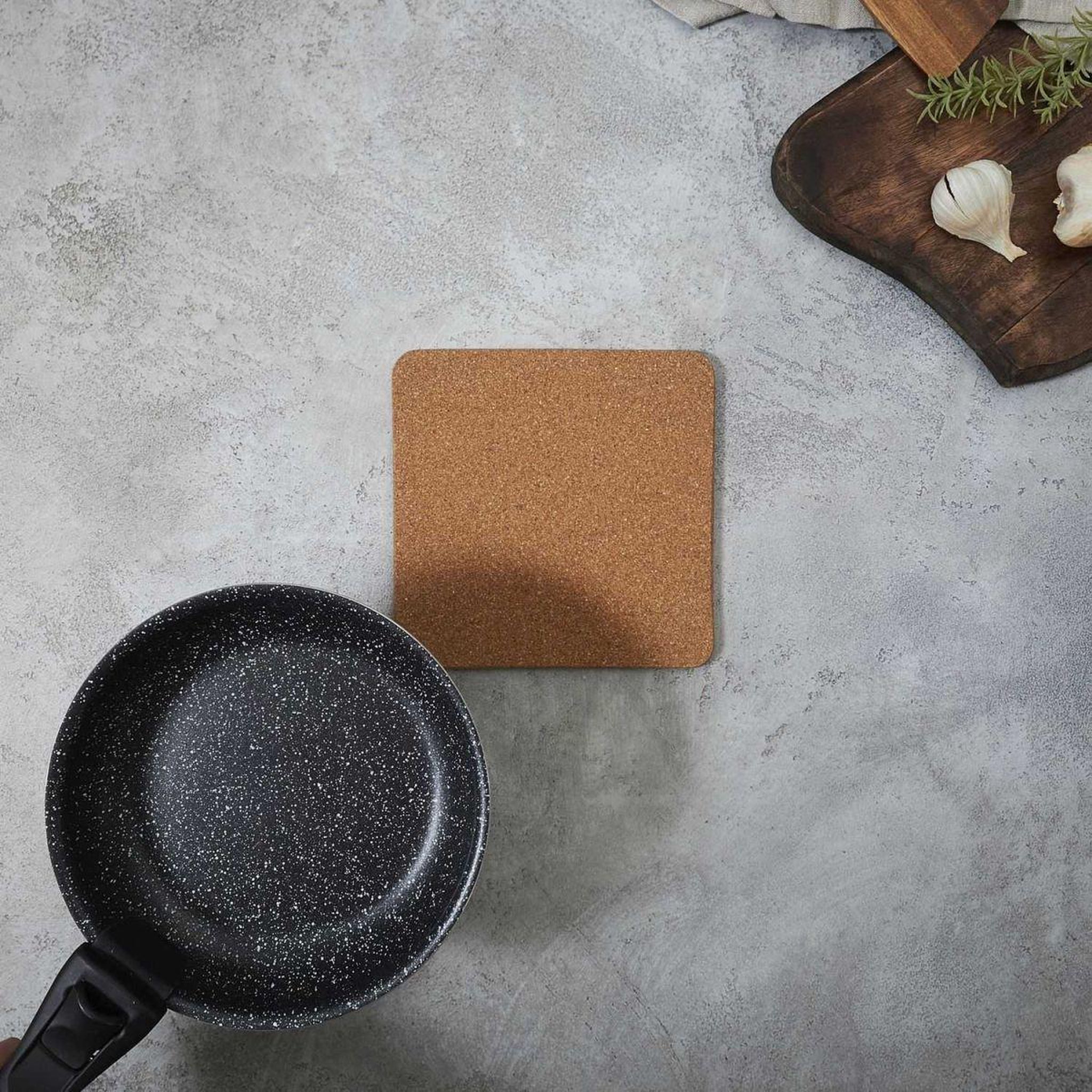 Voir la diapositive 3 : COOK CONCEPT Dessous de Plat Carré en Liège  Colby  19cm Marron