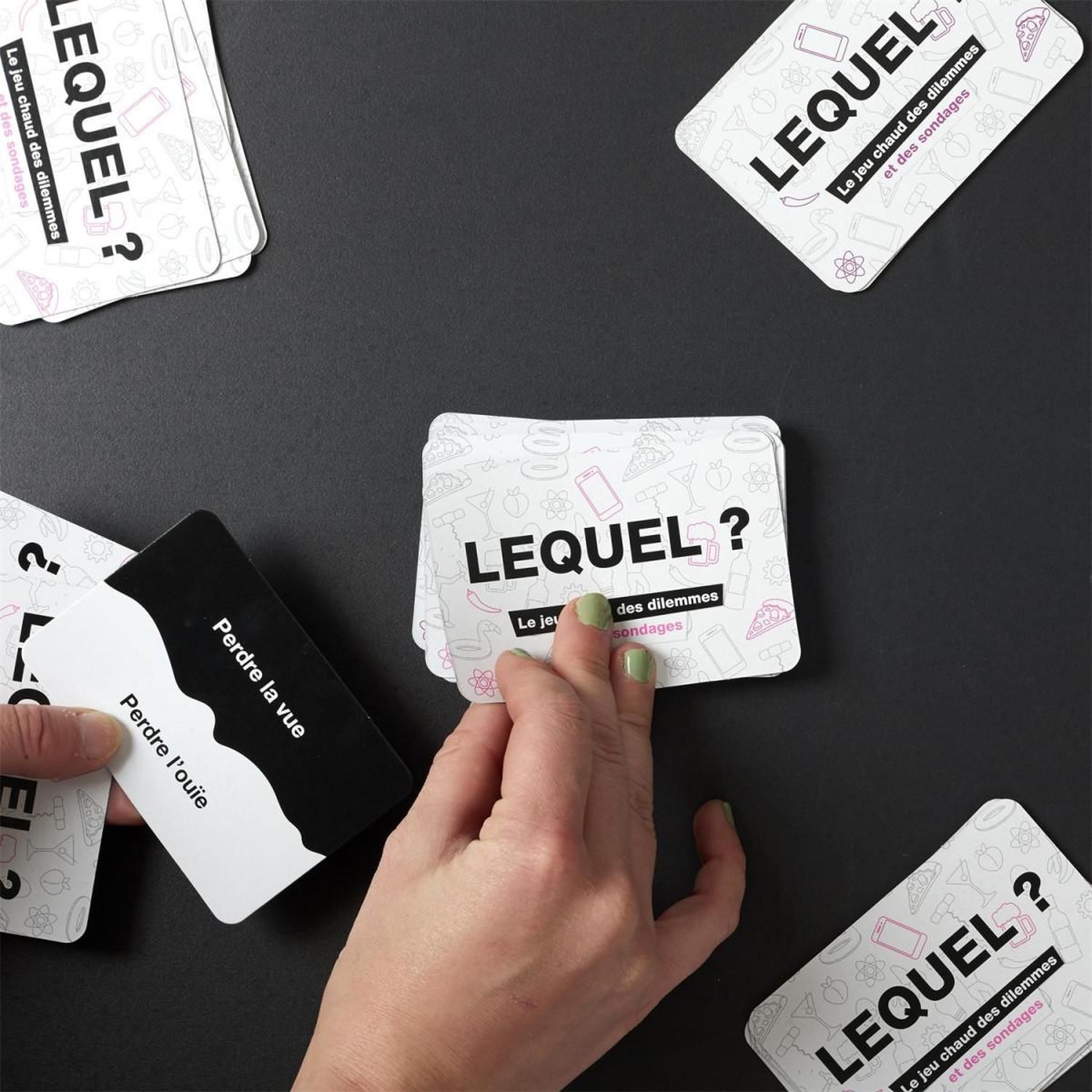 Voir la diapositive 3 : MISTER GADGET Jeu de 50 cartes  dilemme  9cm blanc & noir