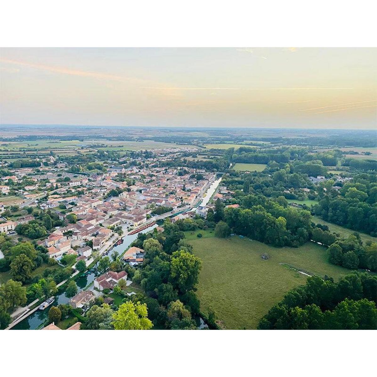 Smartbox Vol en montgolfière au-dessus du Marais poitevin près de Niort - Coffret Cadeau Sport & Aventure