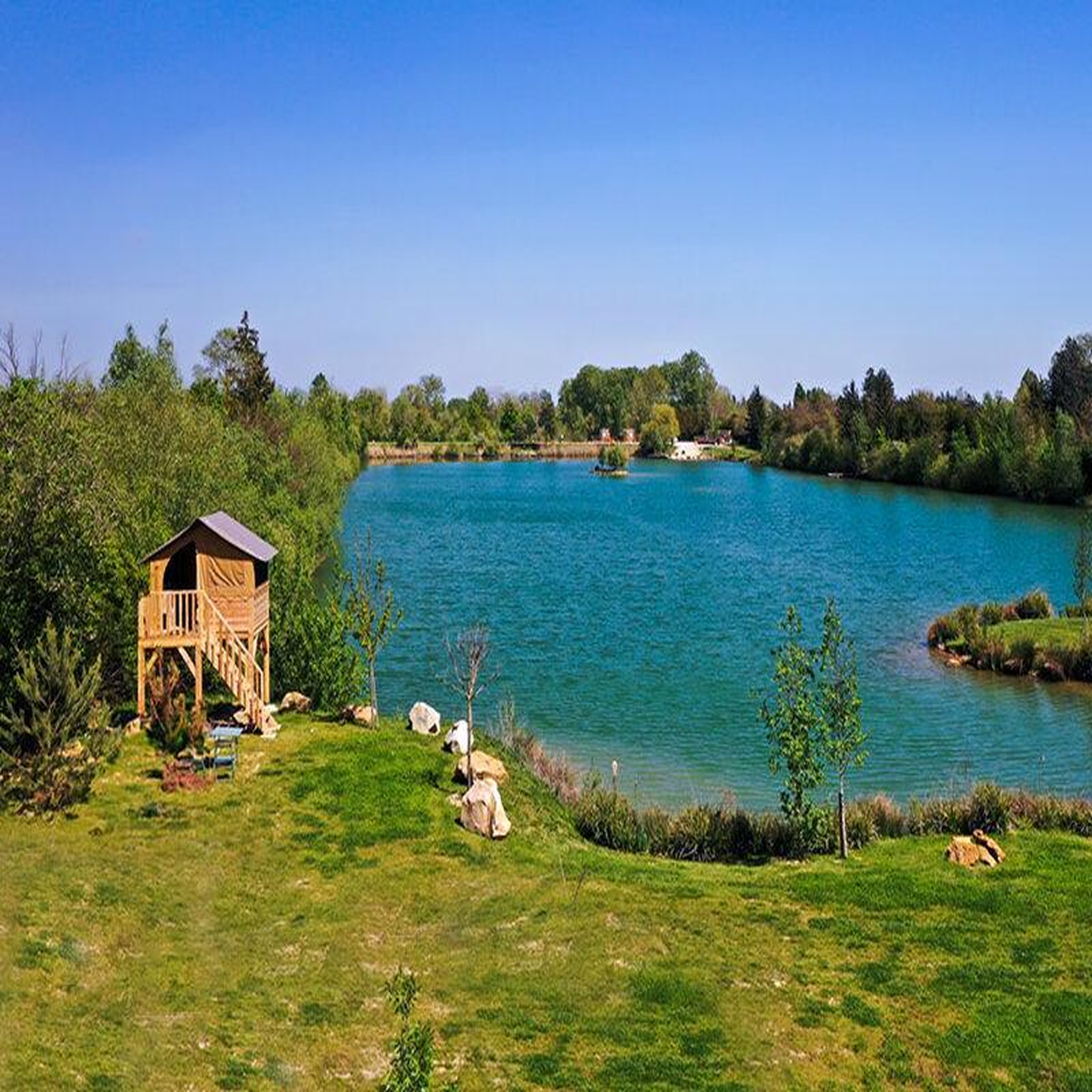 Voir la diapositive 2 : Smartbox 2 jours insolites près de melun en cabane sur pilotis - coffret cadeau séjour