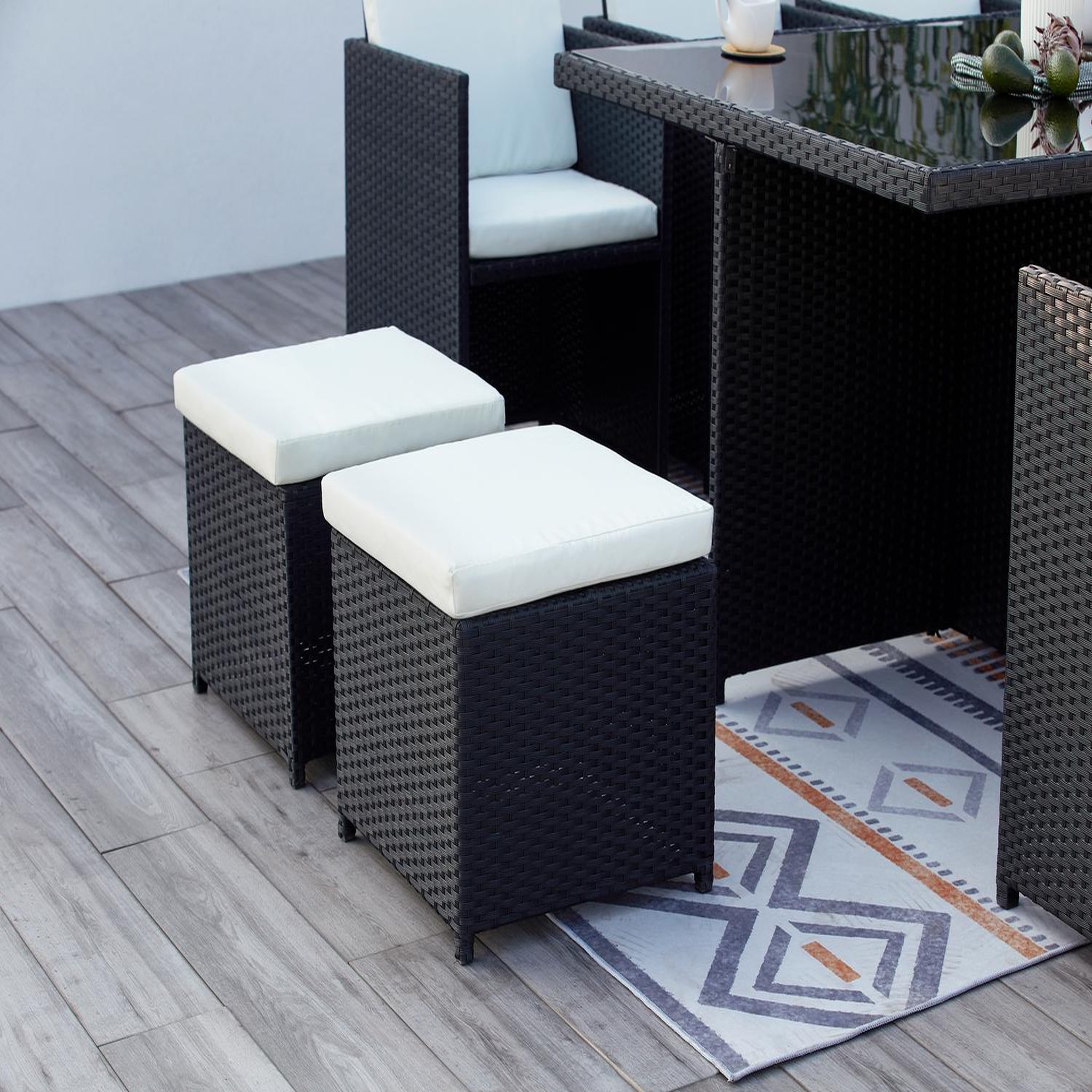 Voir la diapositive 5 : CONCEPT USINE Table et chaises 10 places encastrables résine noir-blanc MONACO