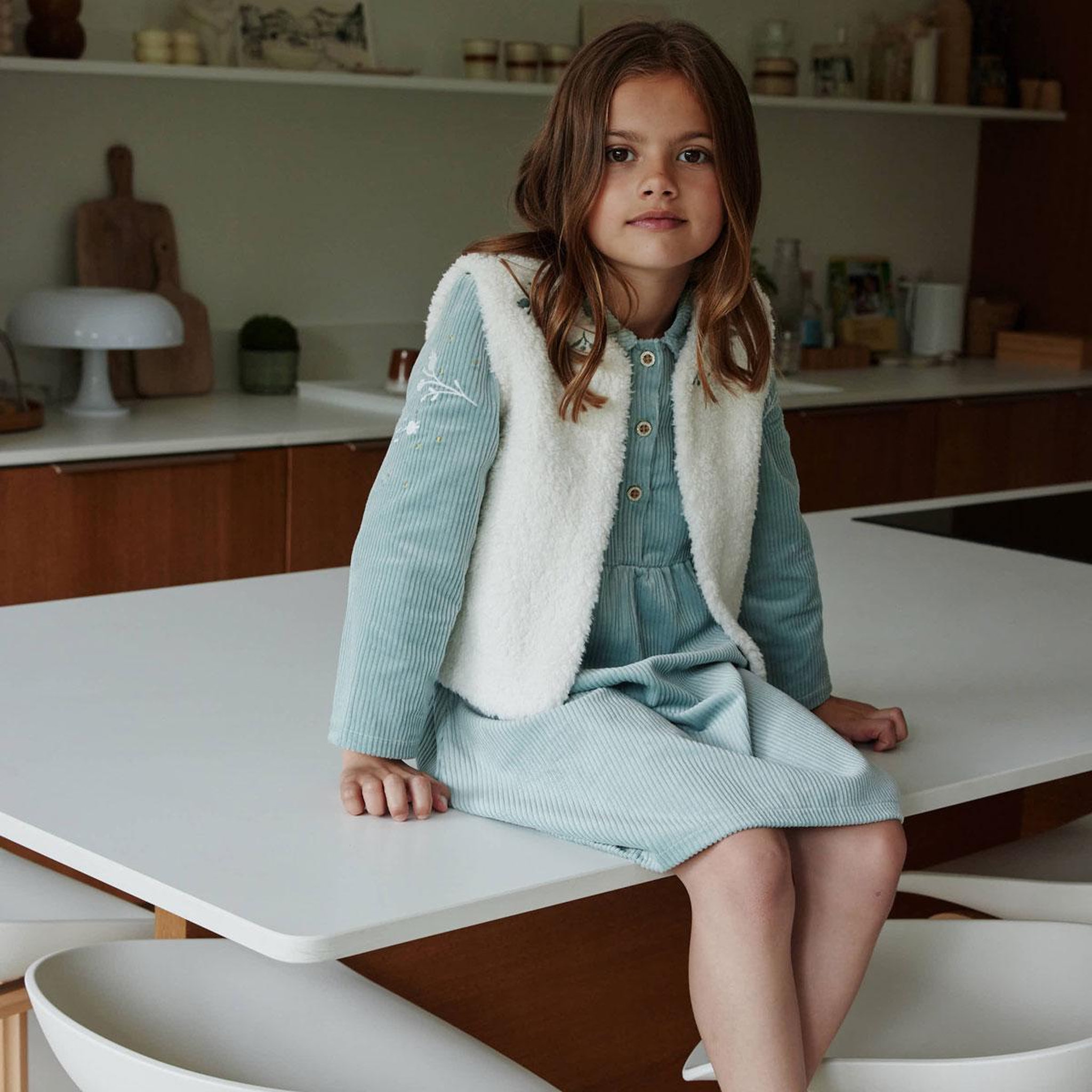 Voir la diapositive 6 : Petit Béguin Robe bébé en velours côtelé alma