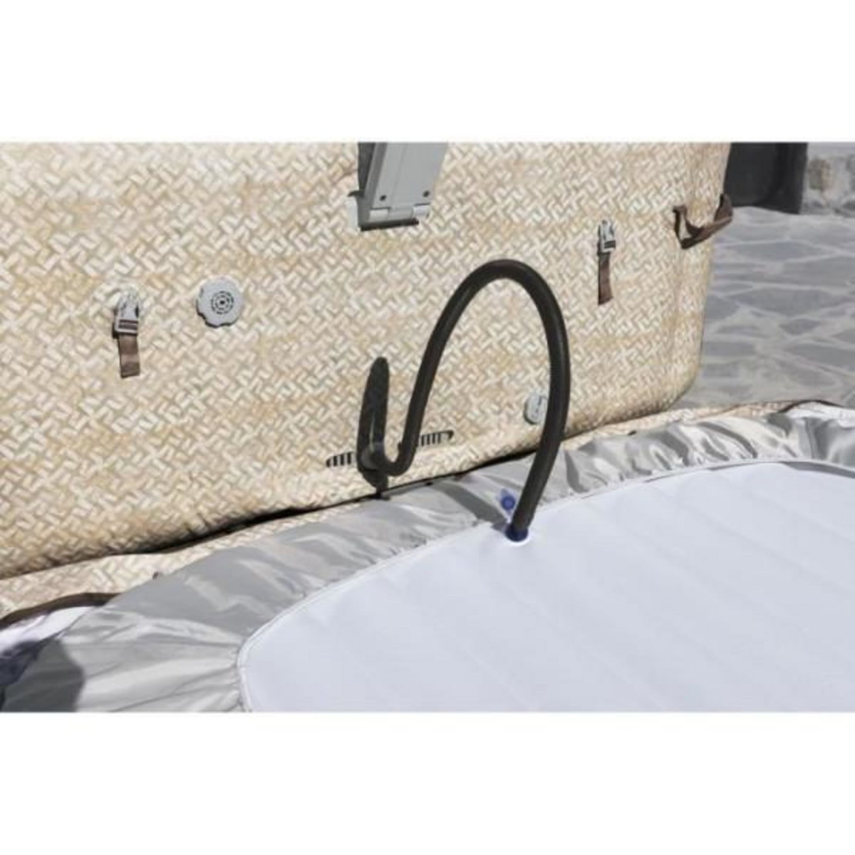 BESTWAY Spa gonflable BESTWAY - Lay-Z-Spa Rome - 180 airjets - 201 x 201 x 71 cm - 5 a 7 places - Carré (couverture, cartouche, diffuse