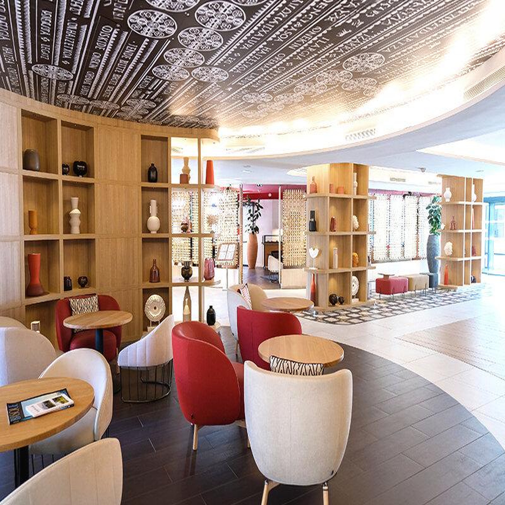 Voir la diapositive 5 : Smartbox Thalazur saint-jean-de-luz 4 étoiles : 1 nuit avec accès spa marin et dîner - coffret cadeau séjour