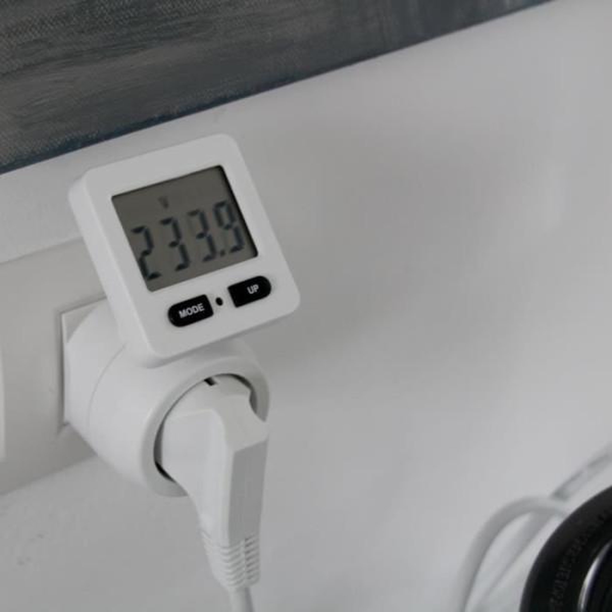 Voir la diapositive 3 : CHACON Prise mesure consommation - CHACON - 54351 - Ecran rotatif - FR