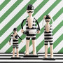 Voir la diapositive 3 : Paris Prix Statuette Déco  Nageur Bouée  34cm Noir & Blanc