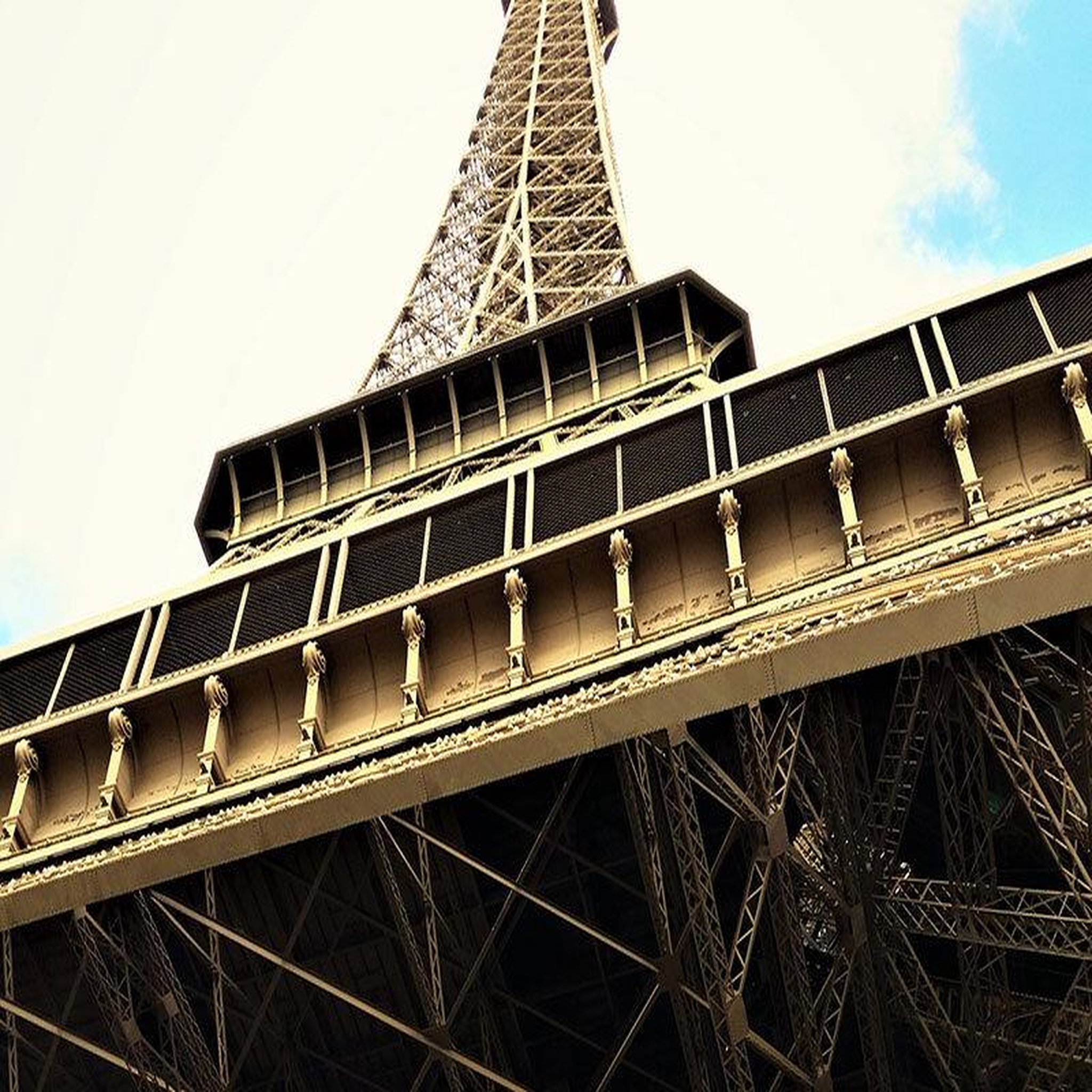 Voir la diapositive 4 : Smartbox Paris en duo : sommet de la tour eiffel et croisière sur la seine pour 2 - coffret cadeau sport & aventure