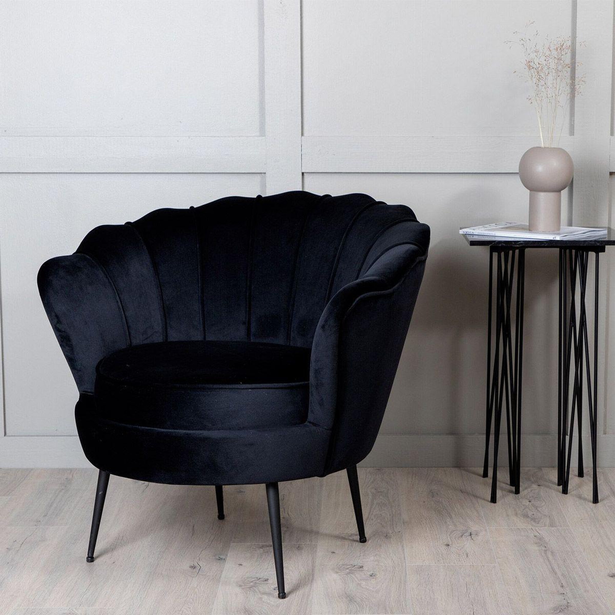 Voir la diapositive 5 : Paris Prix Fauteuil coquillage en velours  calais  83cm noir