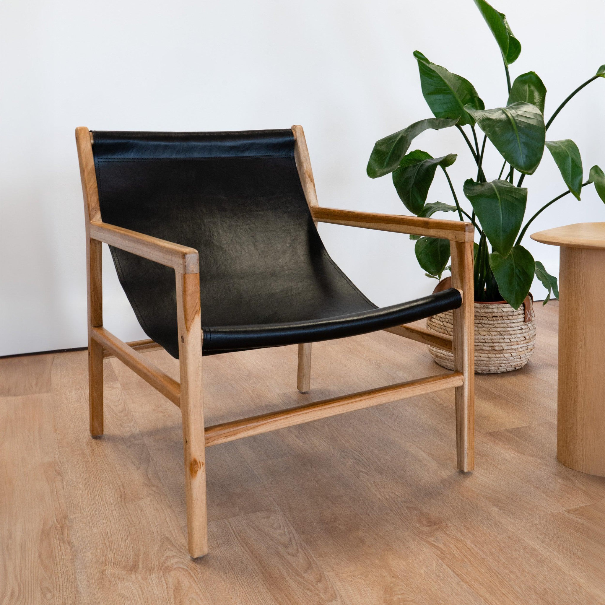 Voir la diapositive 2 : MAISON PAVANE Fauteuil lounge en teck et cuir de vachette noir-apache