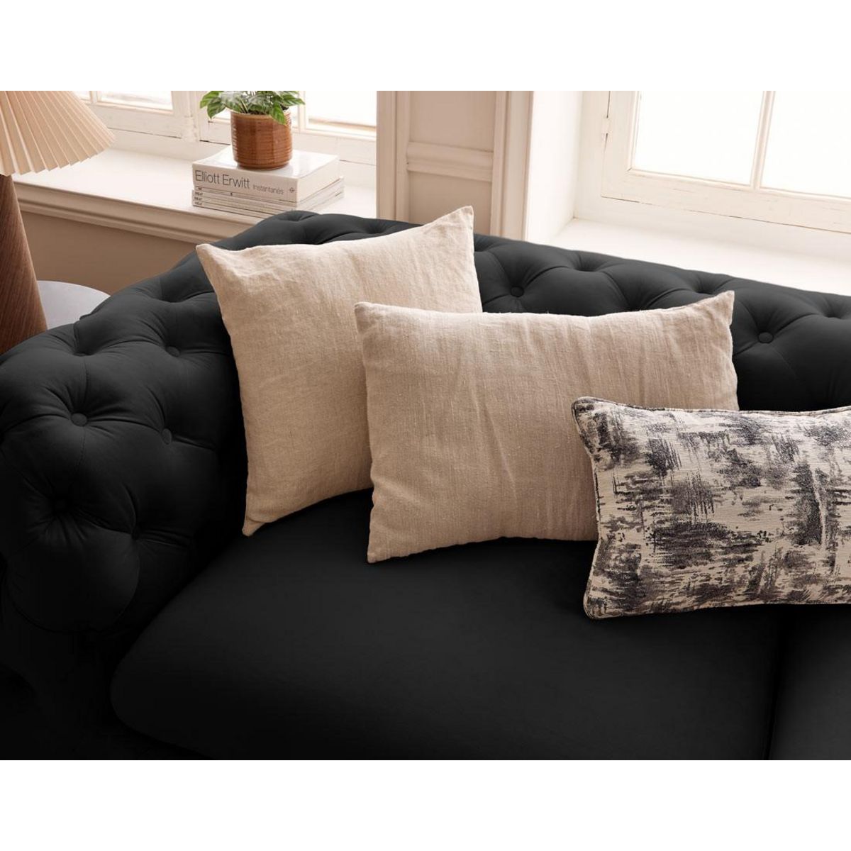 LISA DESIGN Camden - canapé 3 places chesterfield en velours - pieds en métal doré