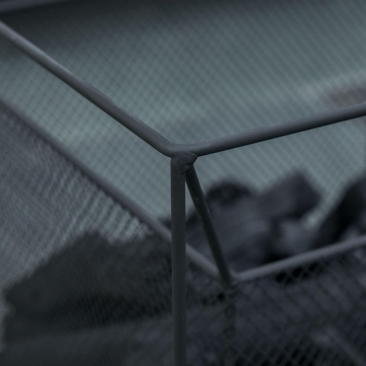 OUTSUNNY Brasero cheminée foyer extérieur carré avec tisonnier dim. 45L x 45l x 43H cm métal noir