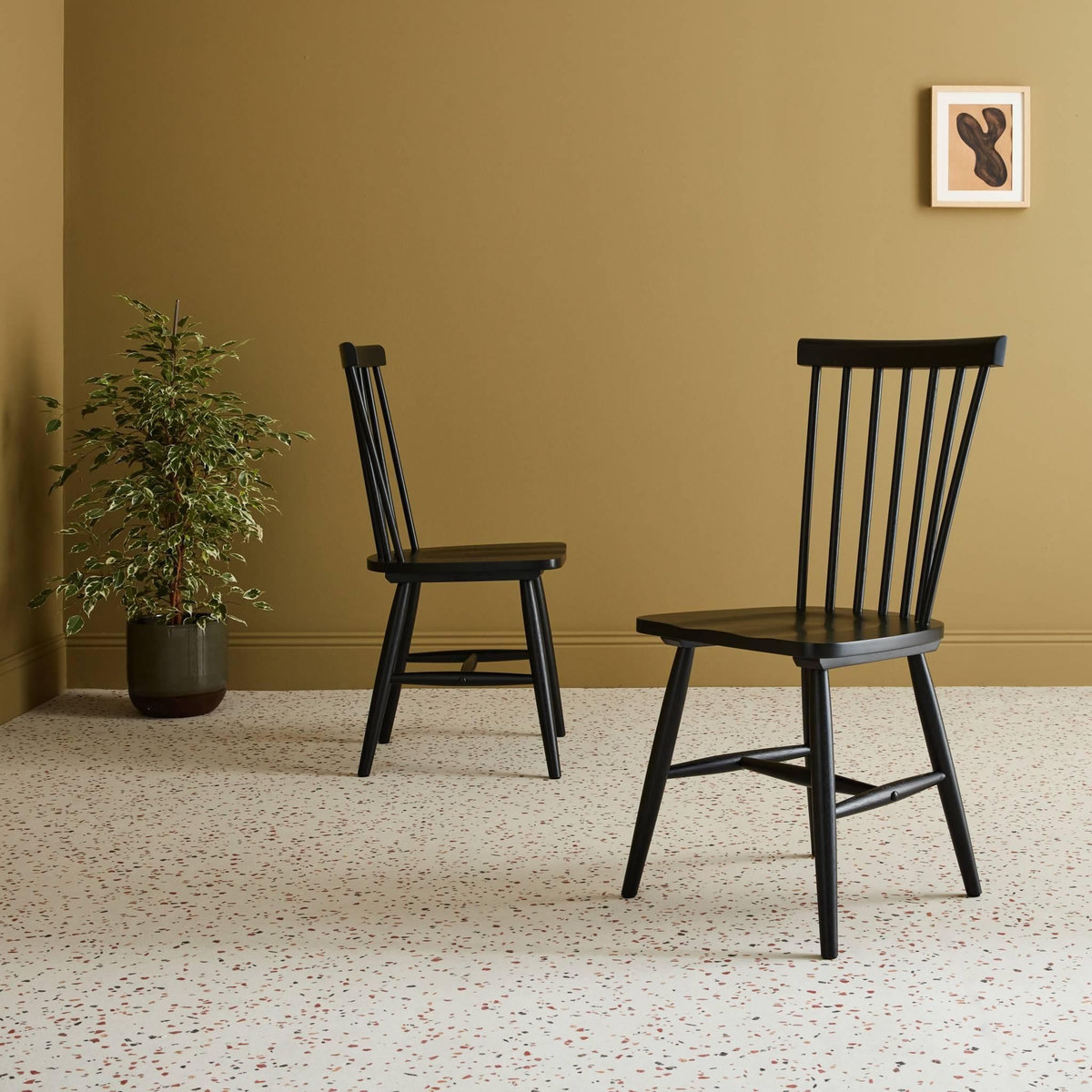 SWEEEK Lot de 2 chaises noires à barreaux en bois d'hévéa. ROMIE. L 50.8 x P 44.2 x H 90cm