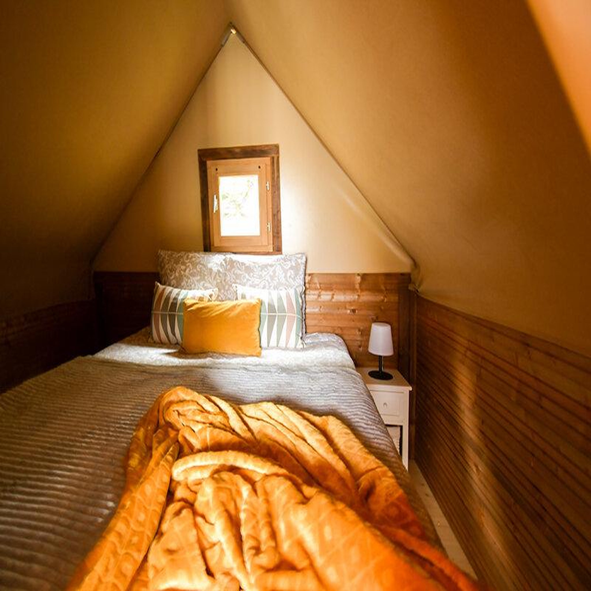 Voir la diapositive 2 : Smartbox 2 jours insolites en cabane sur eau près de provins - coffret cadeau séjour
