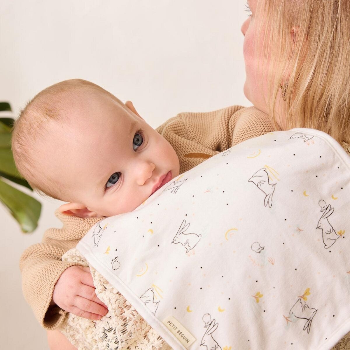 Petit Béguin Bavoir d'épaule bébé Hello Baby