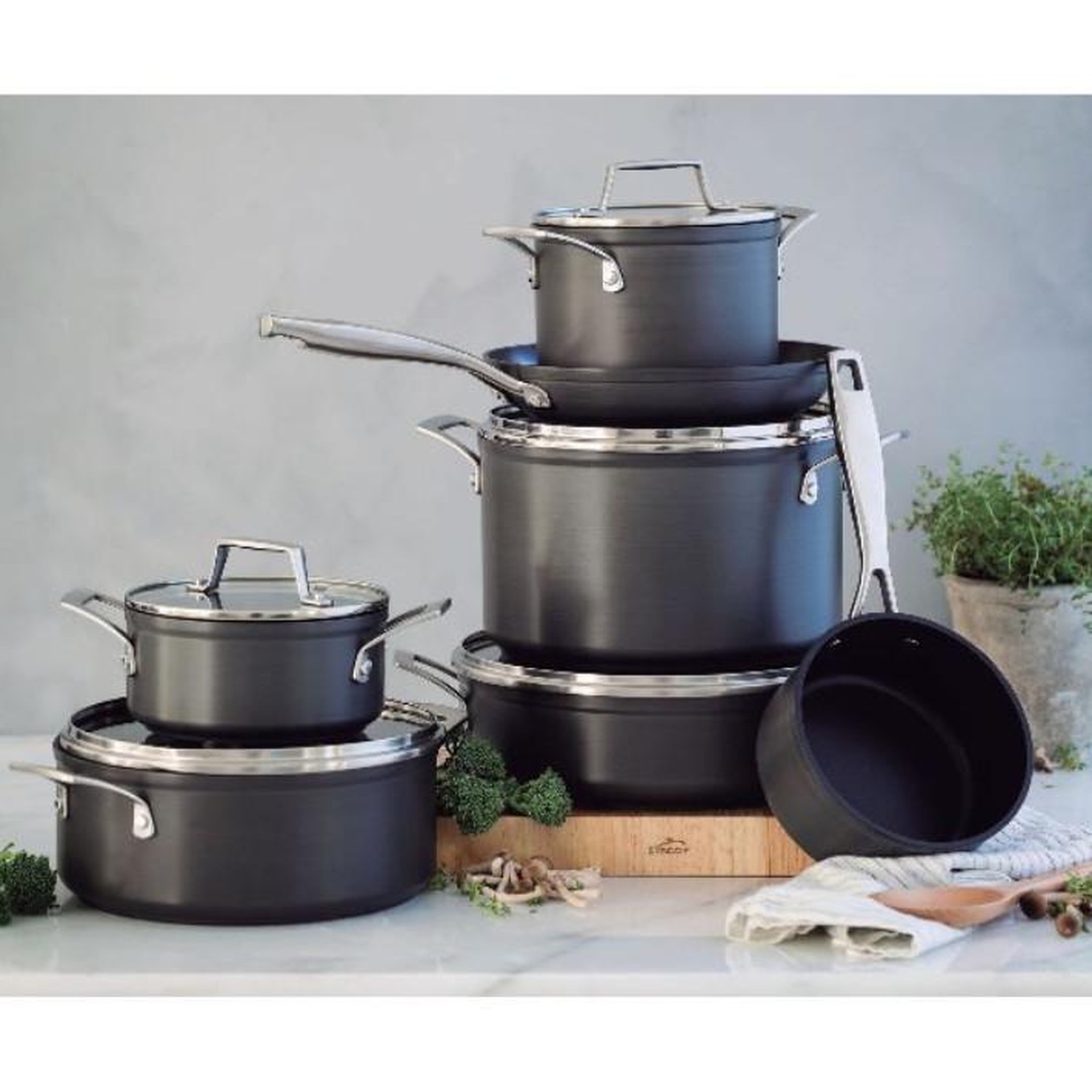 Voir la diapositive 2 : Lacor Faitout aluminium 28cm avec couvercle - 48028