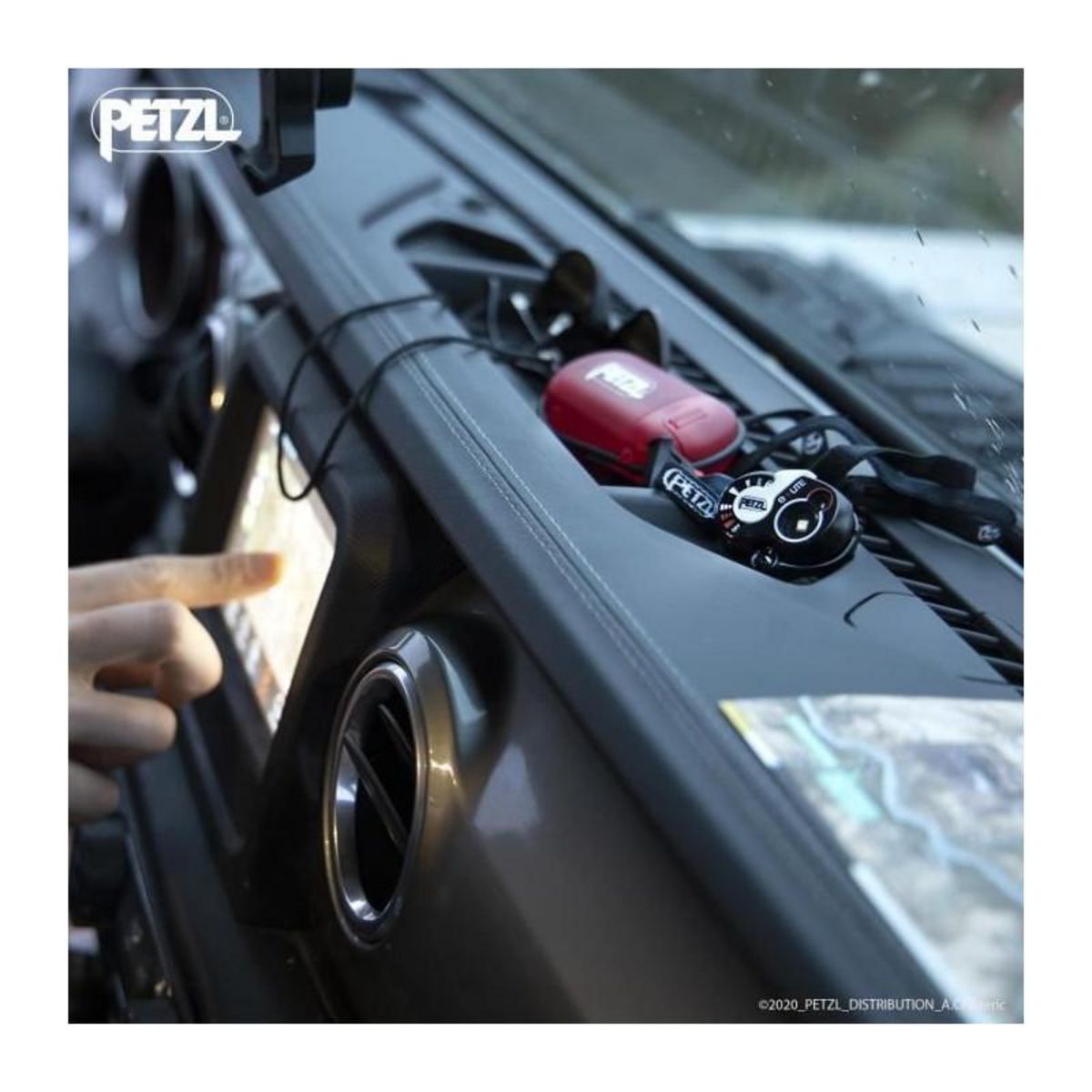 Petzl Lampe frontale de secours avec bandeau - PETZL - E+Lite - 40 lumens - Etui inclus - Noir