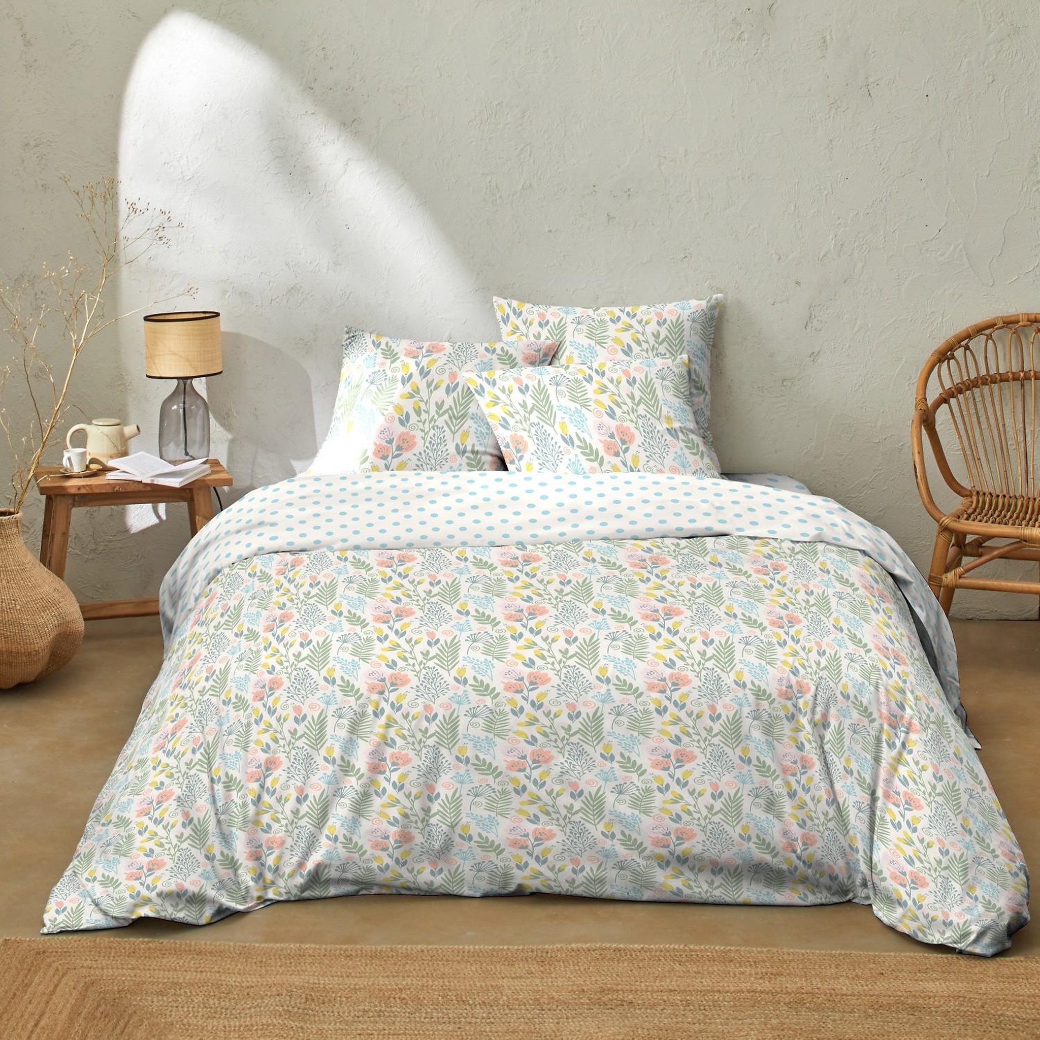 Home collection Parure housse de couetteavectaie oreiller coton 51 fils lila. Coloris disponibles : Vert