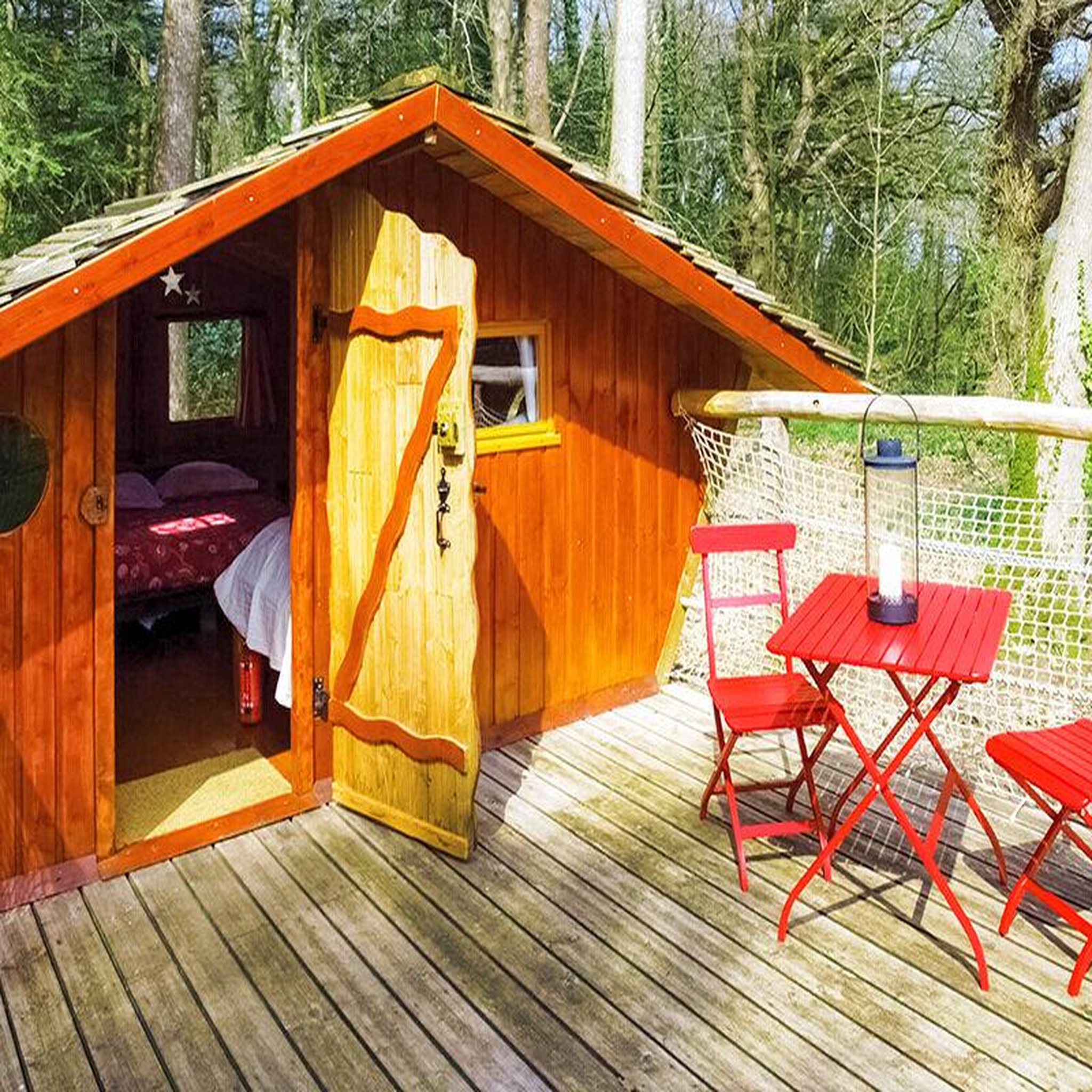 Voir la diapositive 4 : Smartbox Séjour insolite dans une cabane - coffret cadeau séjour