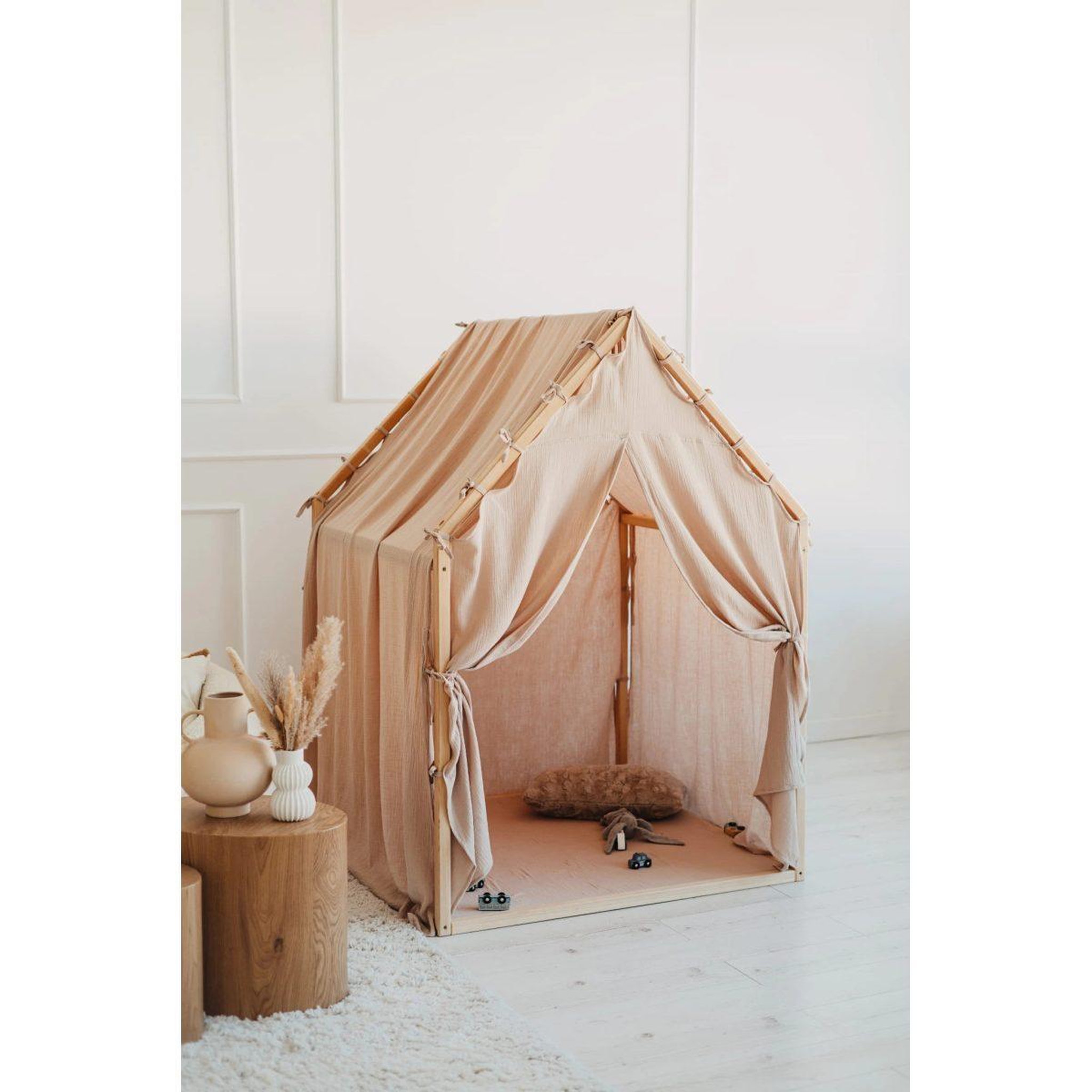 Voir la diapositive 4 : MONIO FOR KIDS Cabane de jeu en bois et mousseline 106 x 106 x 150 cm, portes — Beige