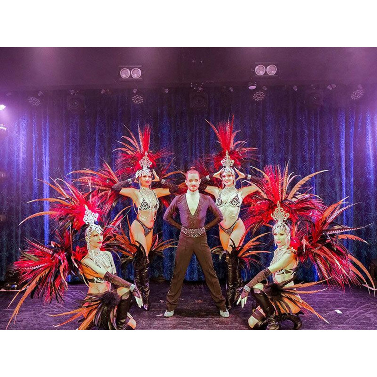 Smartbox Une entrée pour un spectacle de cabaret avec champagne près de Bordeaux pour 2 personnes - Coffret Cadeau Sport & Aventure