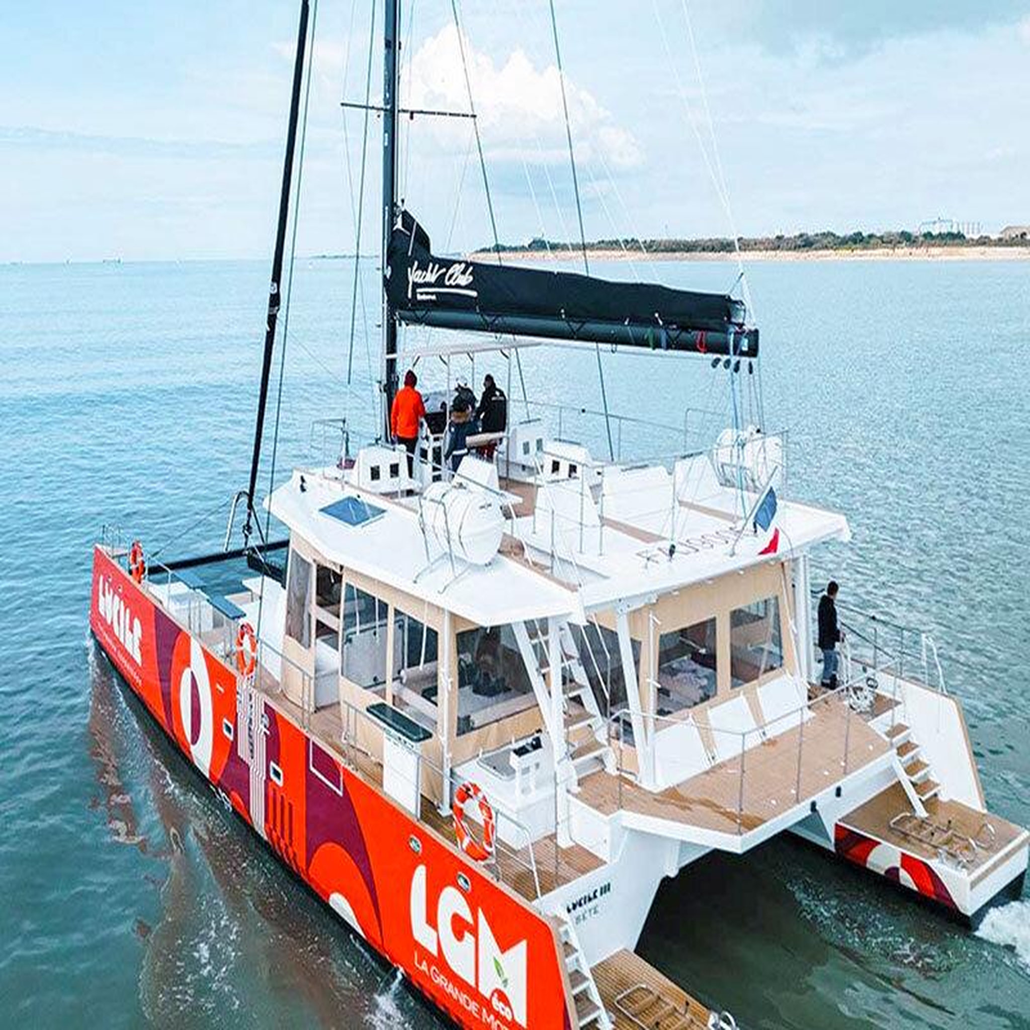 Voir la diapositive 4 : Smartbox Sortie en catamaran d'1h30 en famille près du grau-du-roi - coffret cadeau sport & aventure