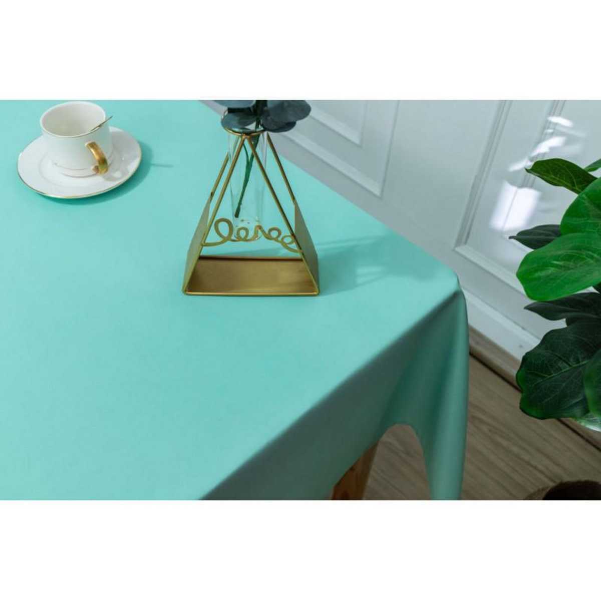 UNIVERS DECOR Nappe enduite avec traitement antitache Menthe rectangulaire 145 x 240 cm