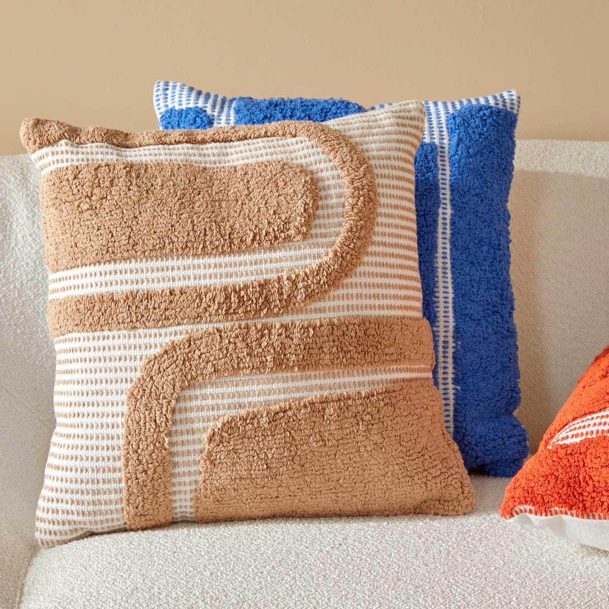 Voir la diapositive 4 : ATMOSPHERA Coussin déco tufté  poppy  50x50cm beige lin